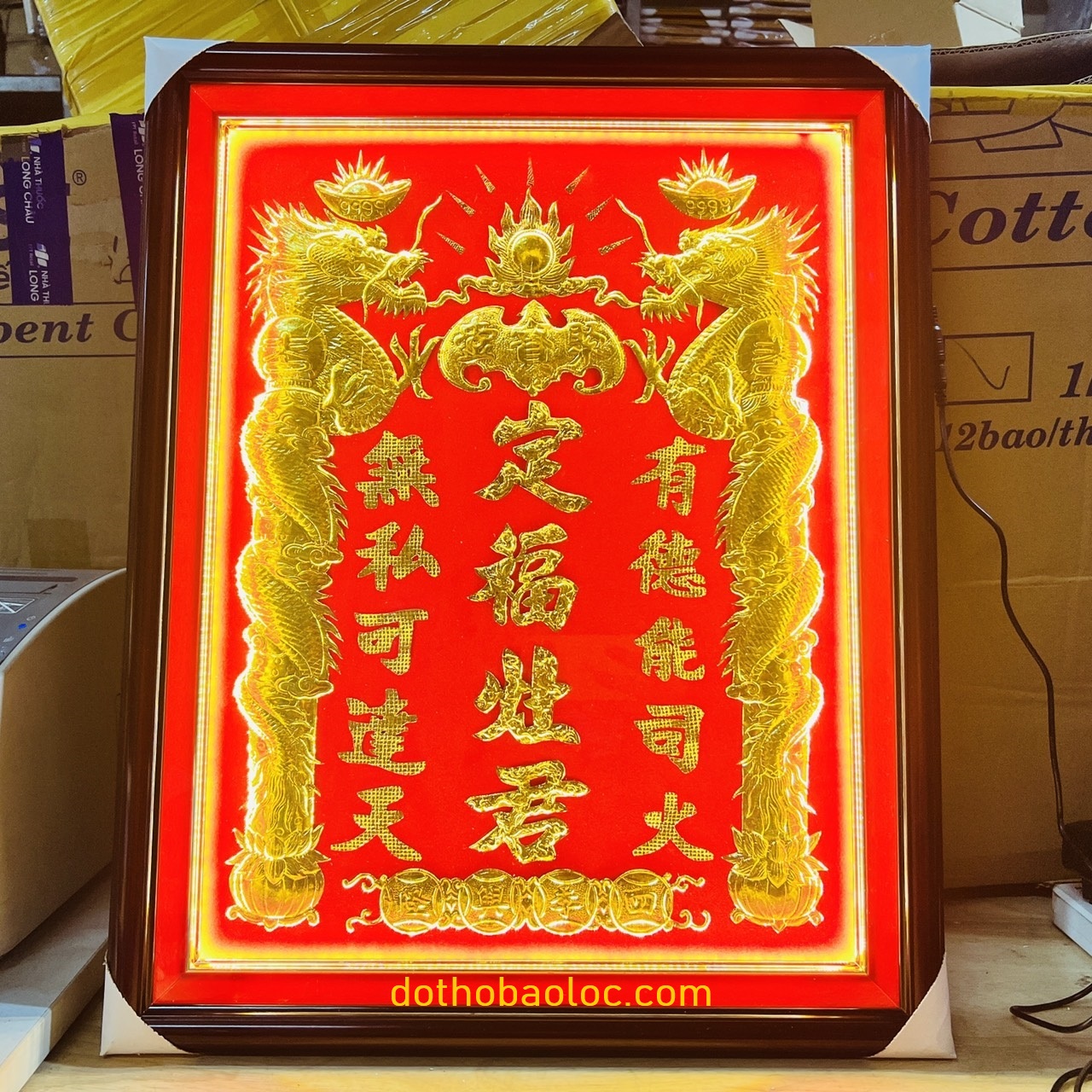 Bài Vị Ông Táo dát vàng 24 K 60cm x 48cm – Khung gỗ có đèn