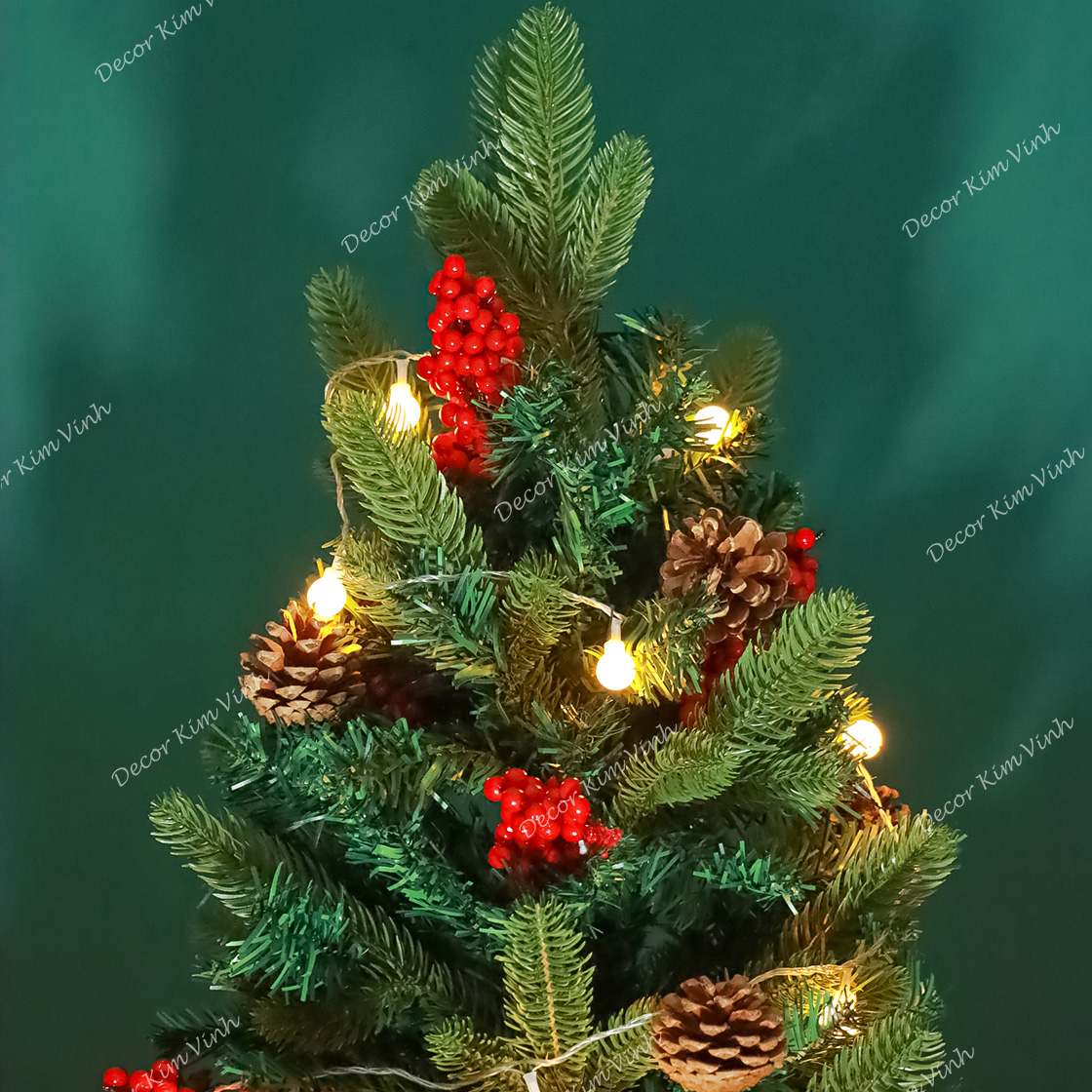 Cây Thông Lá PE Cao 1.2m Trang Trí gắn Trái Đỏ C8 Trang Trí Noel