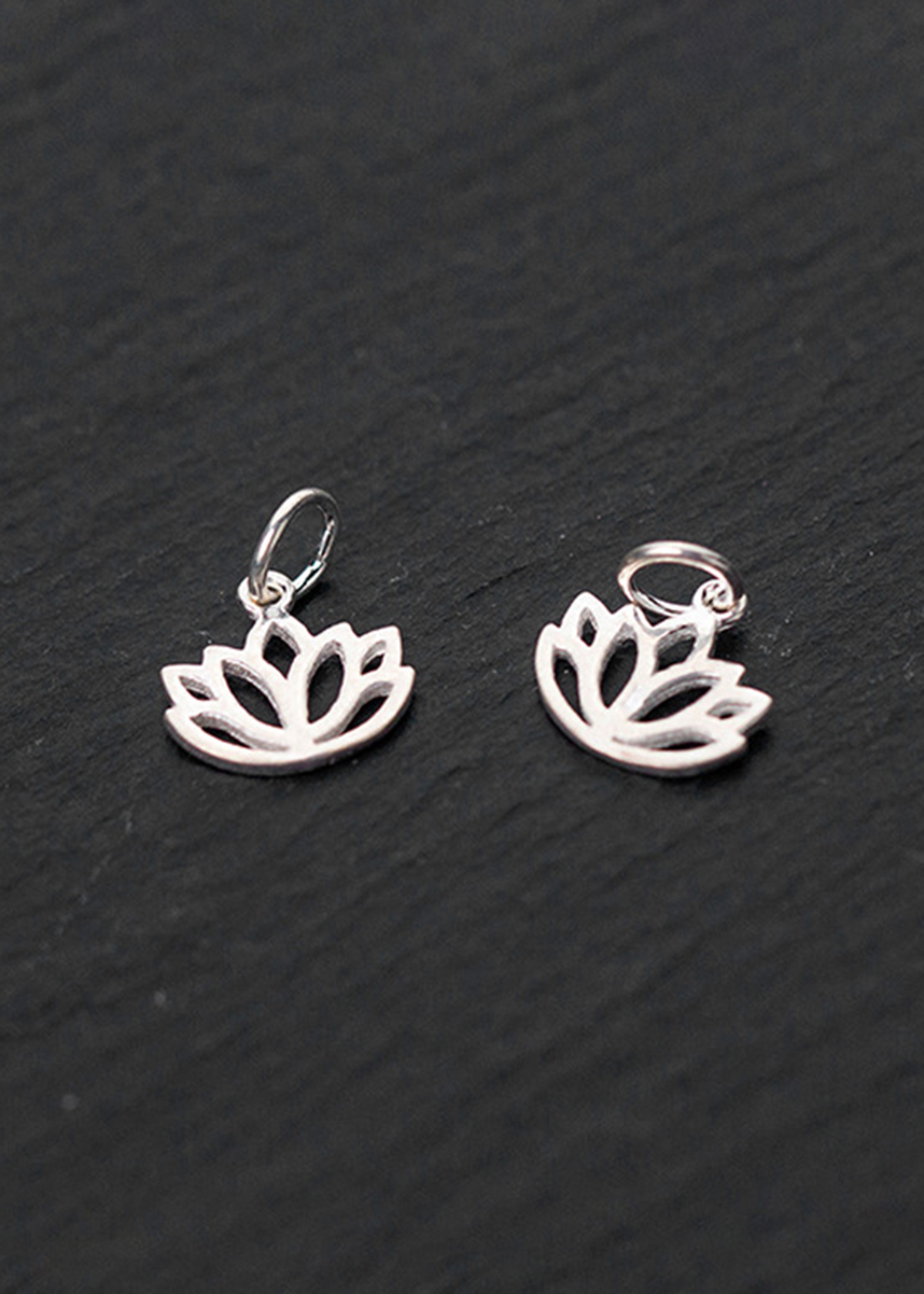 Combo 4 cái charm bạc hình hoa sen treo - Ngọc Quý Gemstones