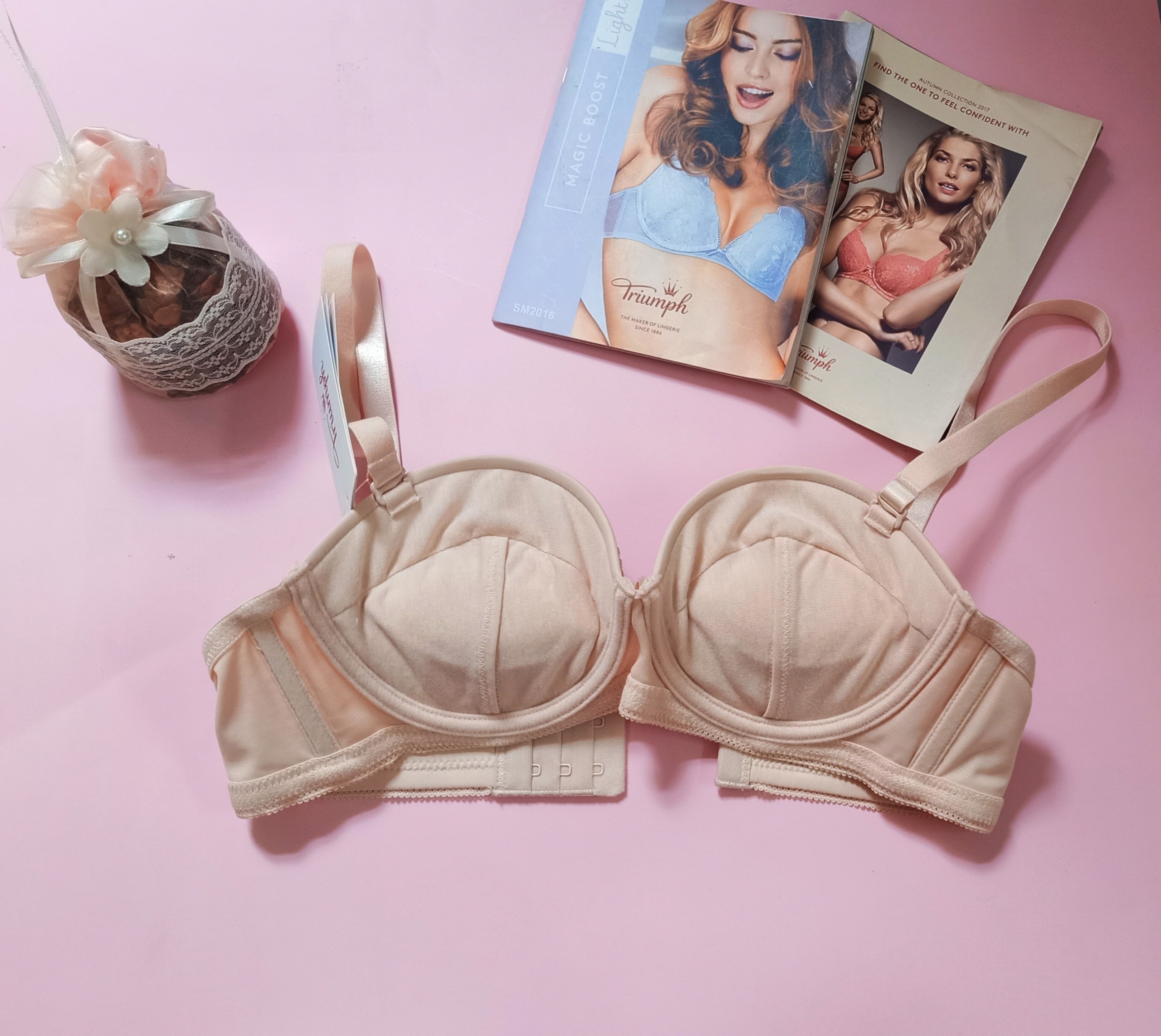 Áo lót nữ nâng ngực cúp ngang đệm mút siêu dày Triumph Style Dorothy 3841 WHUD phối ren bao phủ cúp quả, tạo khe và nâng đẩy ngực tuyệt đối