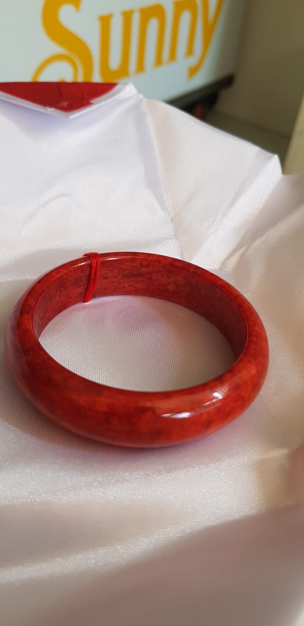 Vòng Cẩm Thạch mới Bản Hẹ Đỏ 56mm x cao 15mm x dầy 7,5mm màu đỏ bông bông đều đậm đẹp nữ mệnh hỏa mệnh thổ 54kg - 65kg đeo hợp ạ