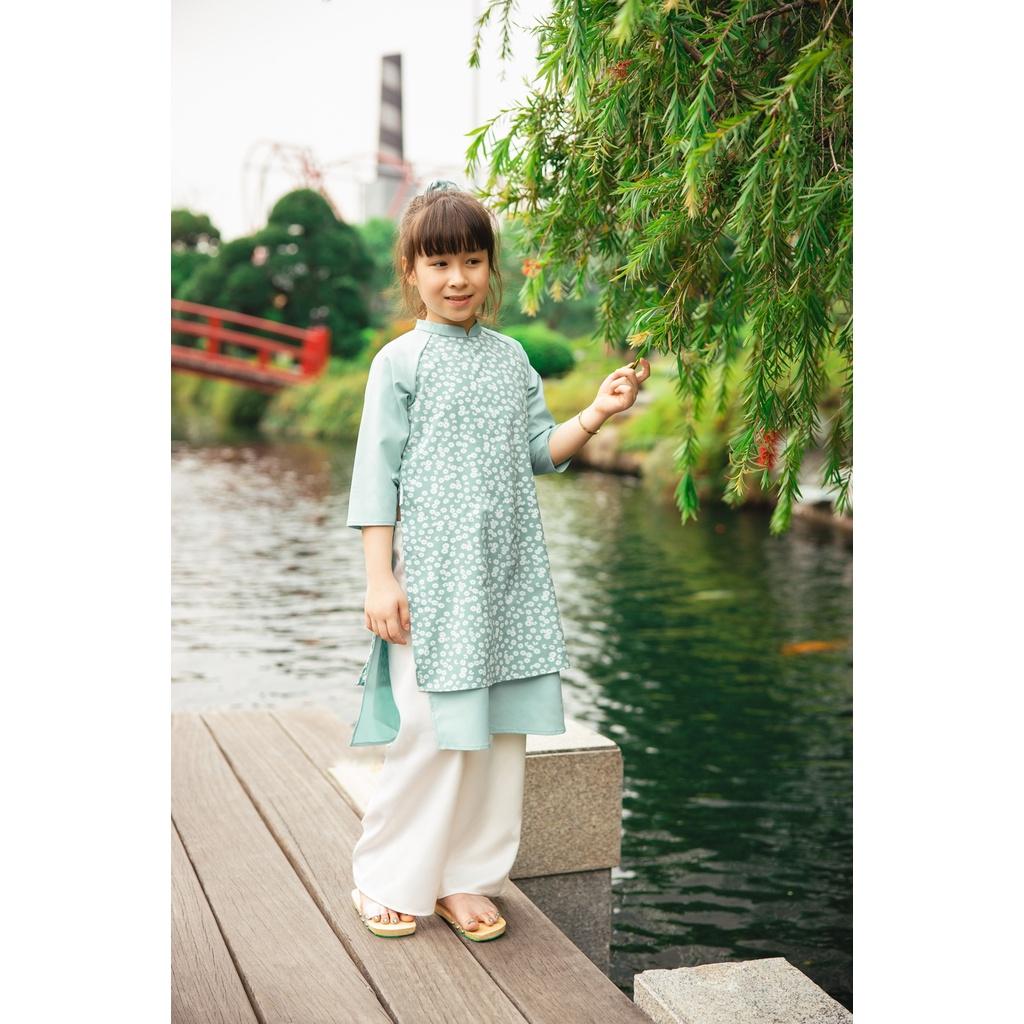 Áo dài cho bé gái BYZU kiểu áo dài cách tân 4 tà hoa nhí, chất liệu lụa cao cấp