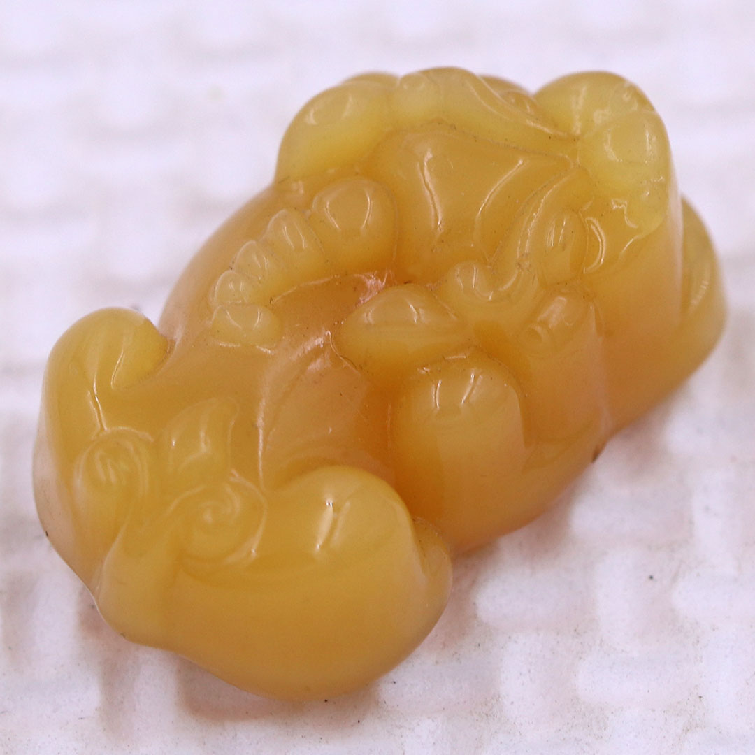 Mặt dây chuyền tỳ hưu đá vàng 3.1 cm  kèm vòng cổ dây cao su đen + móc inox vàng, mặt Tỳ hưu