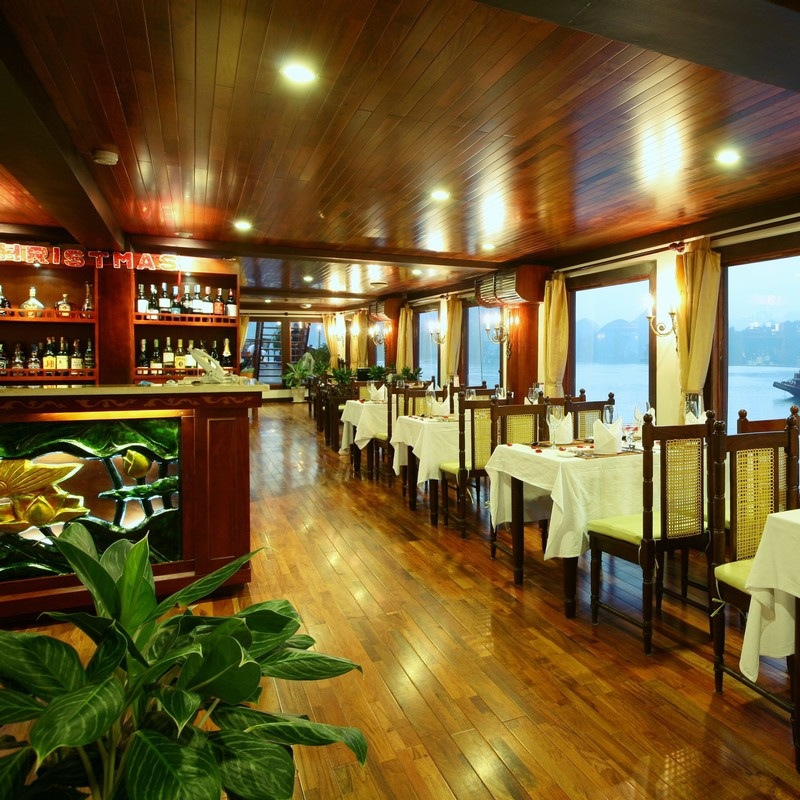 Du Thuyền Indochina Sails 5* Hạ Long 2N1Đ, Khởi Hành Hàng Ngày