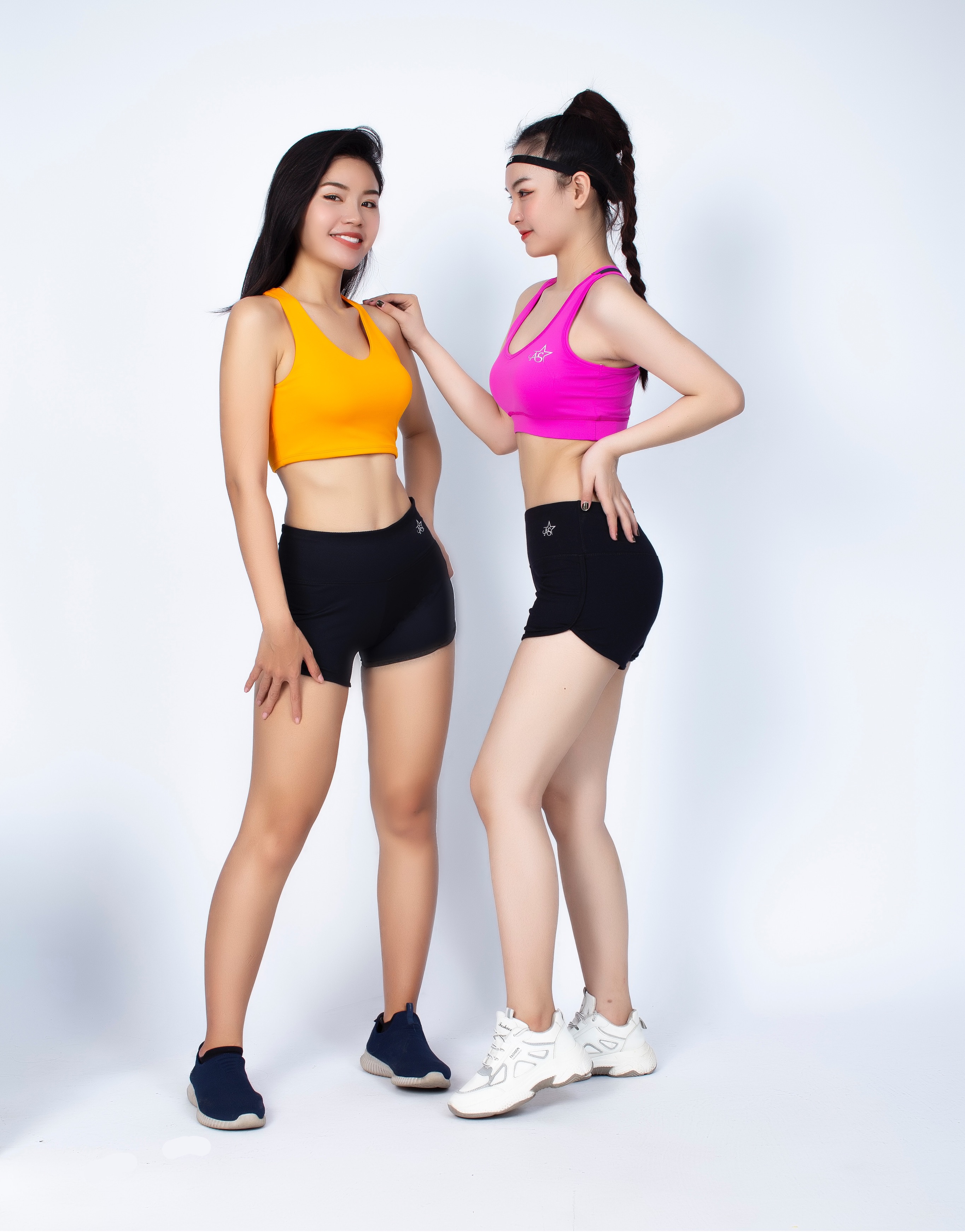 COMBO 2 Quần short thể thao nữ chữ V năng động