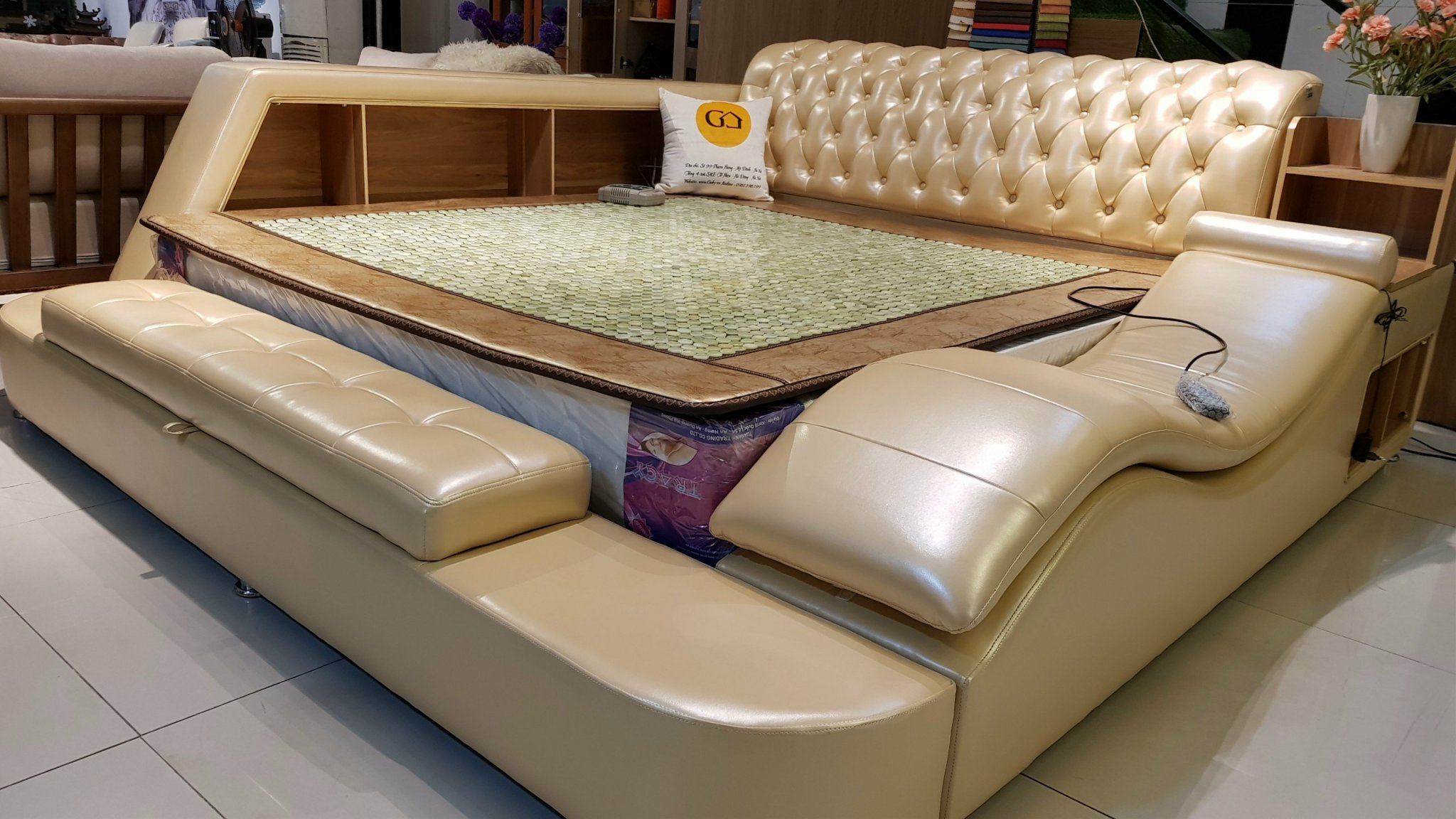 Giường ngủ Juno Sofa cao cấp có thành massage Kt 1m6 x 2m hoặc 1m8 x 2m