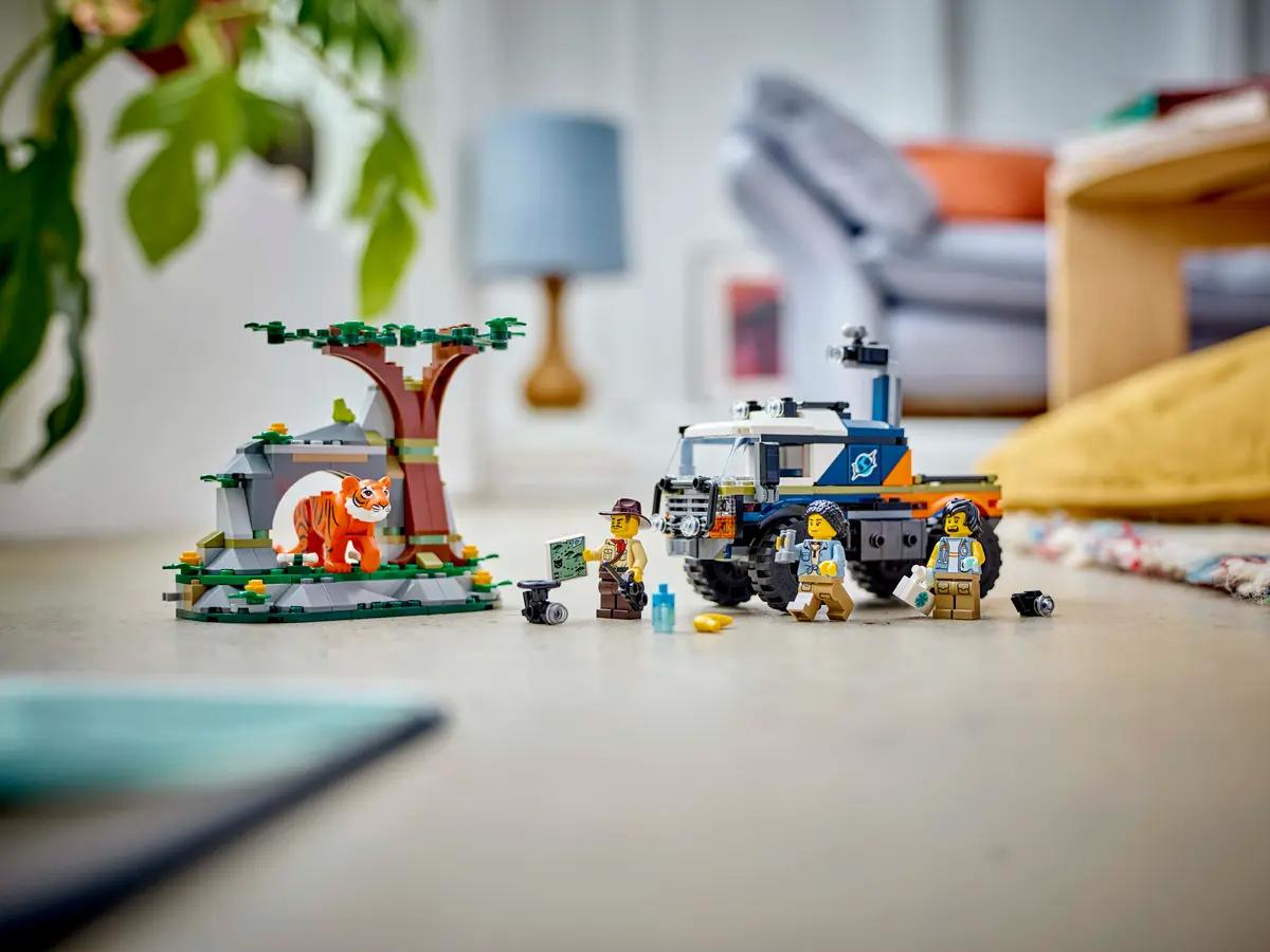 Đồ Chơi Lắp Ráp Xe Địa Hình Cứu Hộ Động Vật - Jungle Explorer Off-Road Truck - Lego City 60426 (314 Mảnh Ghép)