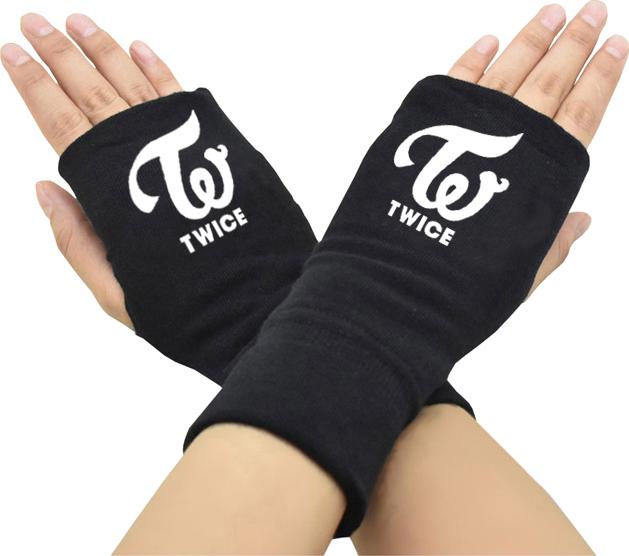 Găng tay Twice nhóm nhạc