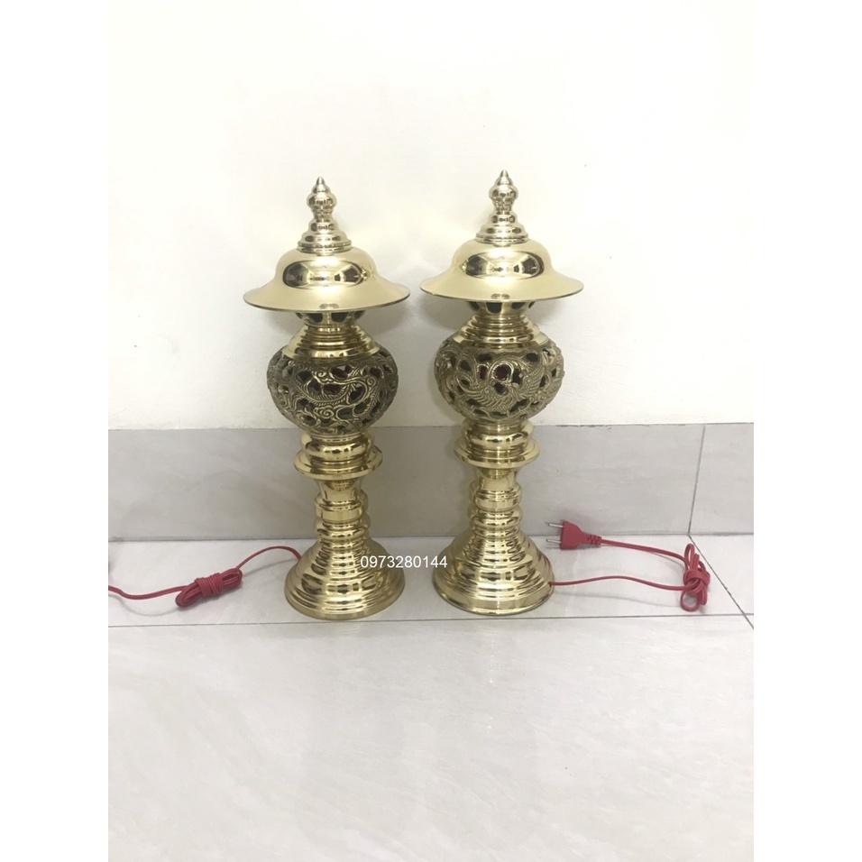 Đôi đèn thờ bằng đồng họa tiết rồng phượng cao 45cm chất liệu đồng vàng