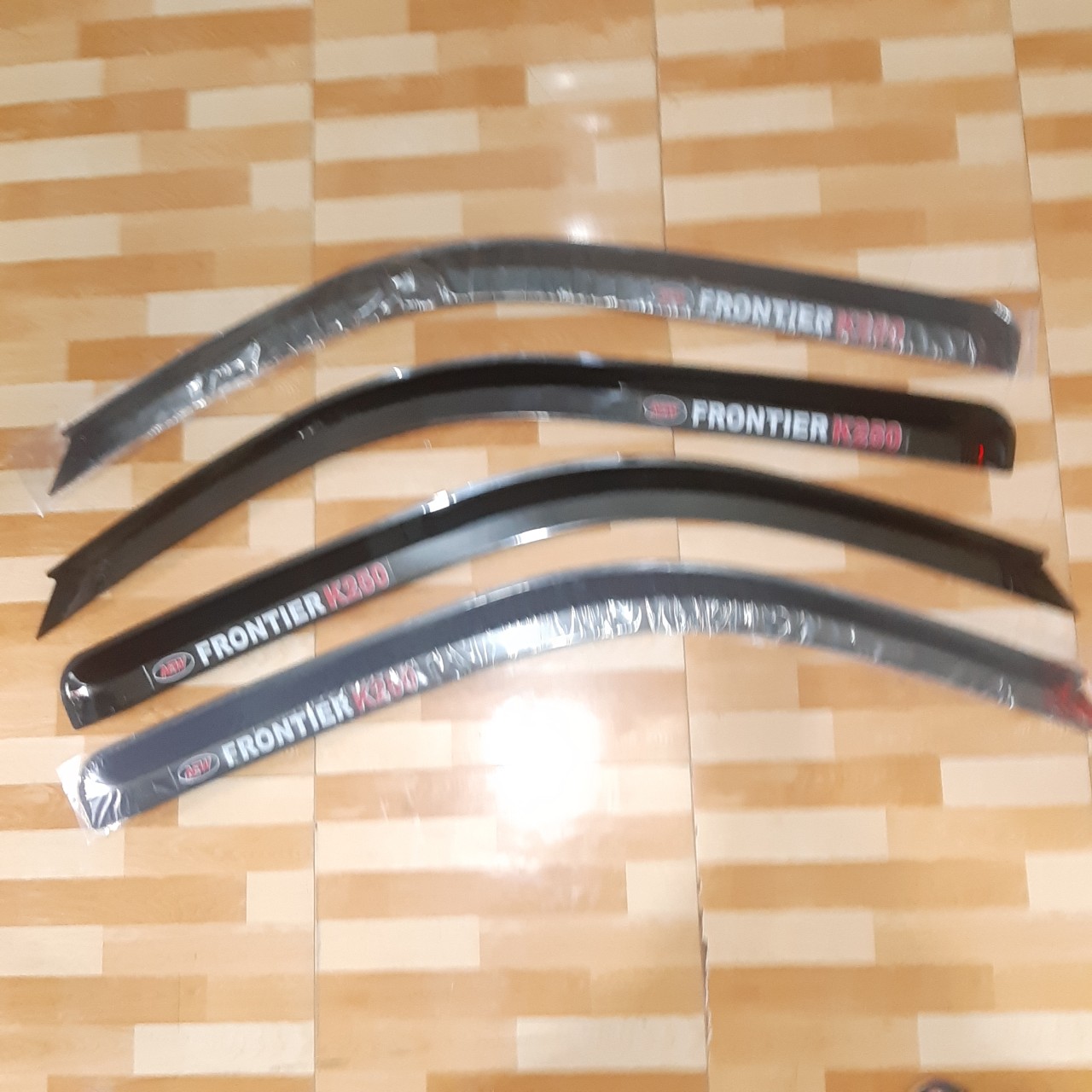 Bộ vè che mưa cao cấp dành cho xe tải, Kia đời mới K250, K200, Bonggo 3, bộ 2 cái . Hàng đẹp, nhựa cứng, bền .