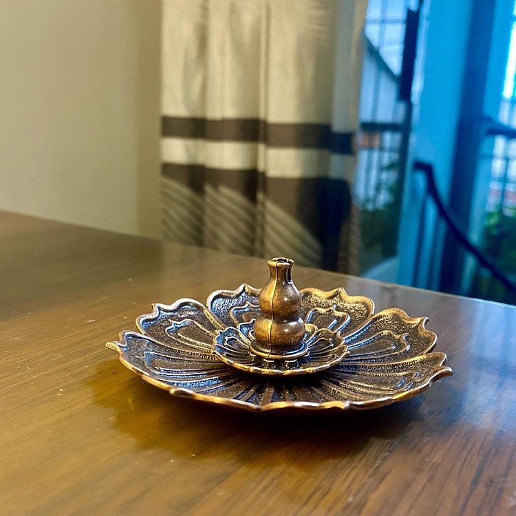 Đế Cắm Nhang Đặt Hương Hợp Kim Hình Liên Hoa Tam Bảo