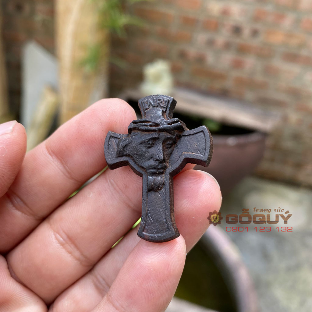 Mặt dây chuyền thánh giá INRI gỗ trắc