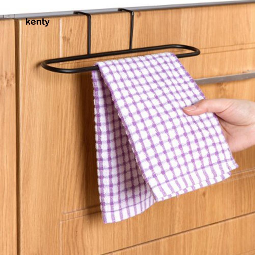 Sử dụng Móc treo khăn gắn ở cánh cửa tủ