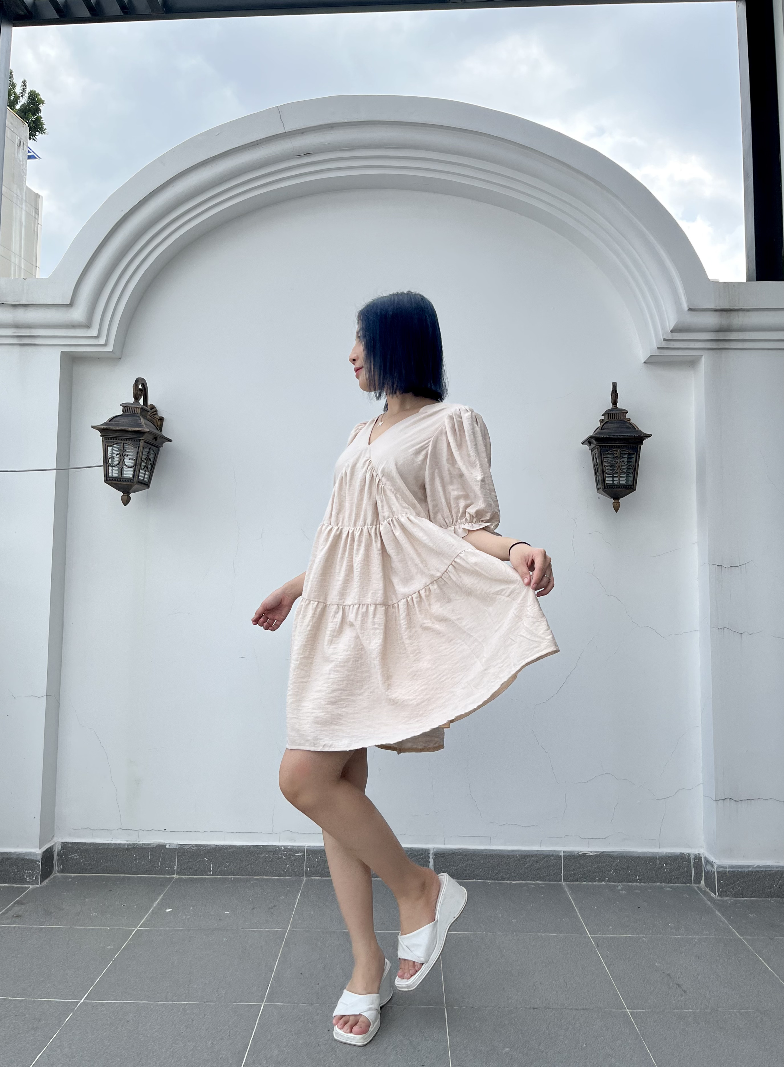 Đầm babydoll tay phồng dáng xòe nhiều tầng cổ chữ V