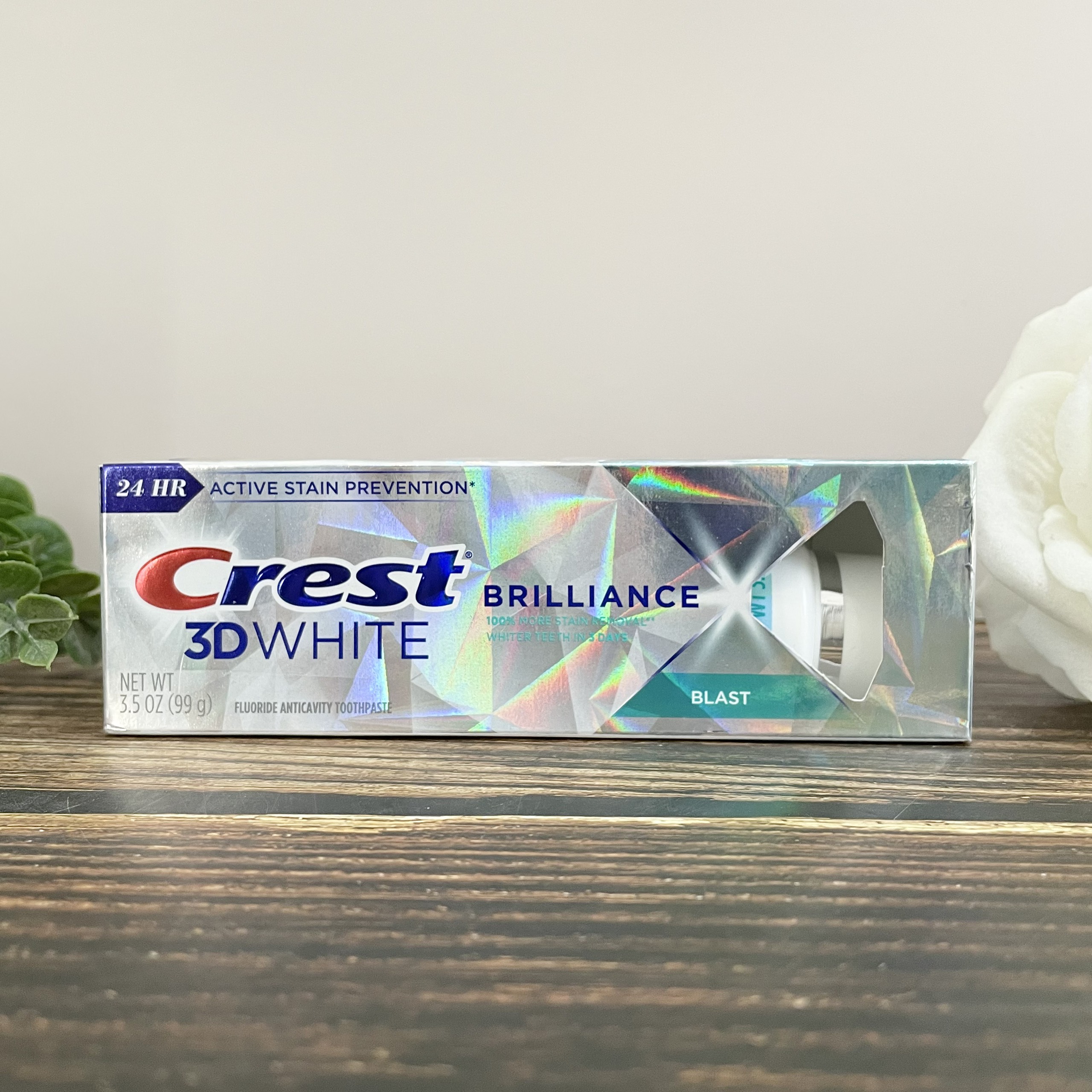 Kem Đánh Răng Crest 3D White Brilliance Blast 99g Hàng Nhập Mỹ 