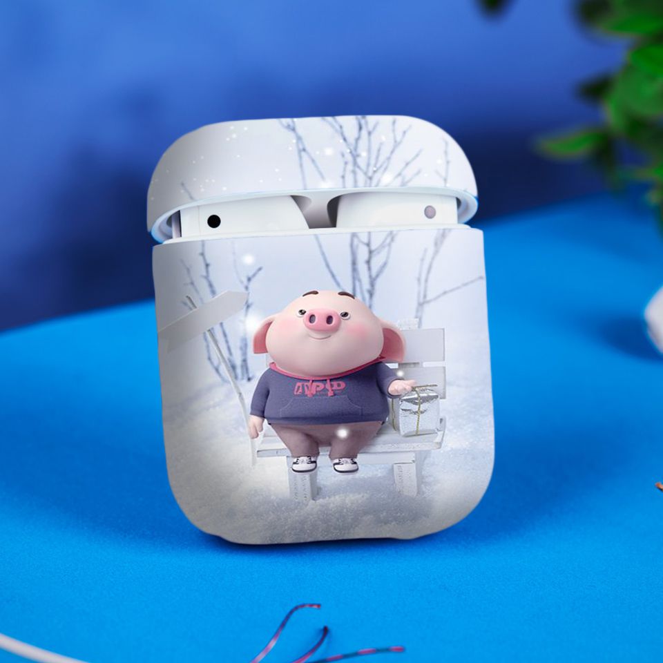 Miếng dán skin chống bẩn cho tai nghe AirPods in hình Heo con dễ thương - HEO2k19 - 012 (bản không dây 1 và 2)