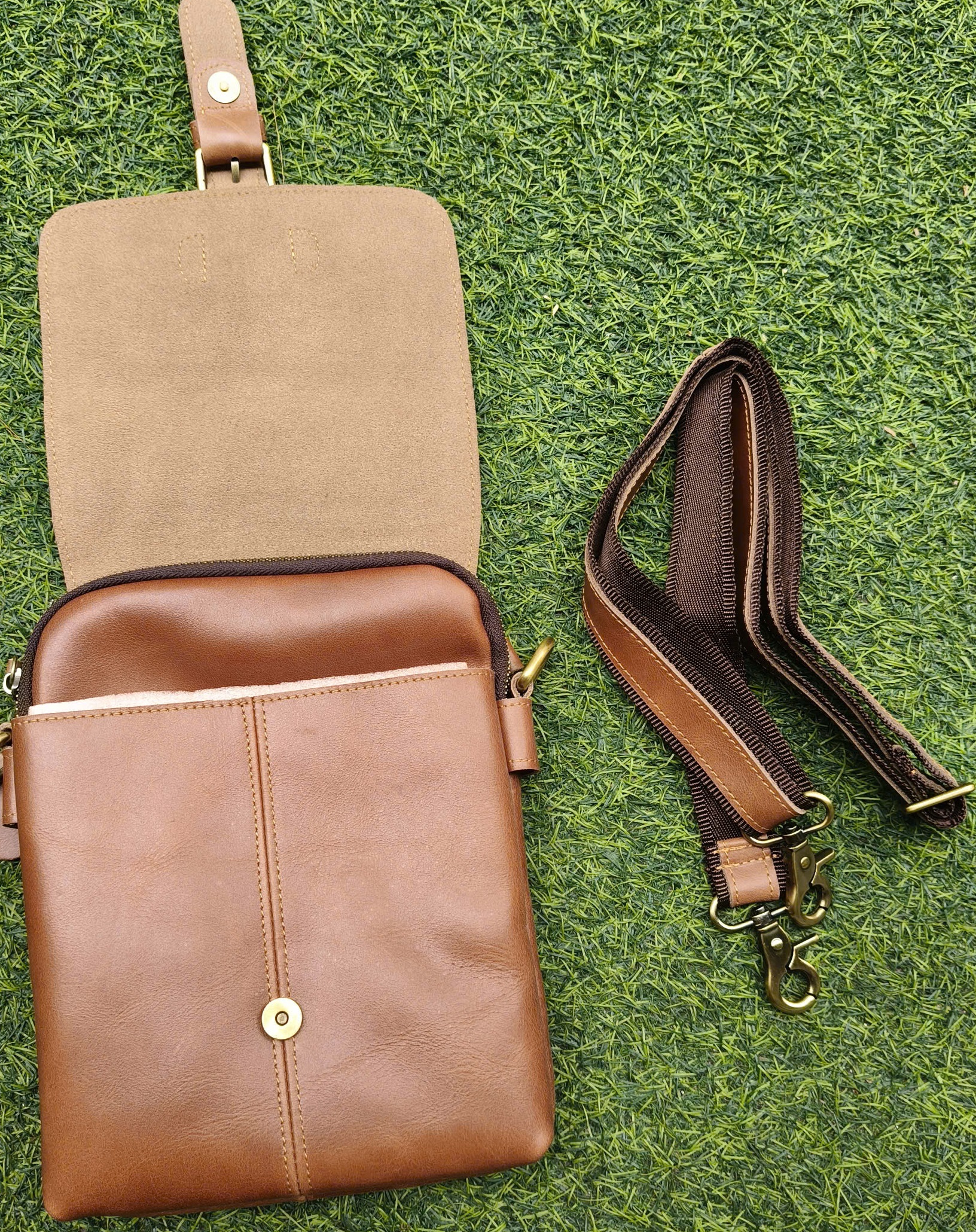 Túi Đeo Chéo Nam Da Bò Thật 100% BHM1068 Nhỏ Gọn Cao Cấp Nhiều Ngăn Tiện Lợi Thời Trang Nam