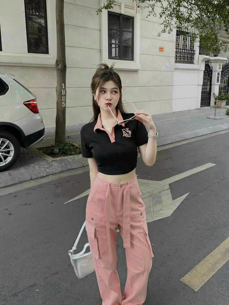 SET ÁO CROPTOP ĐEN PHỐI QUẦN TÚI HỘP HỒNG