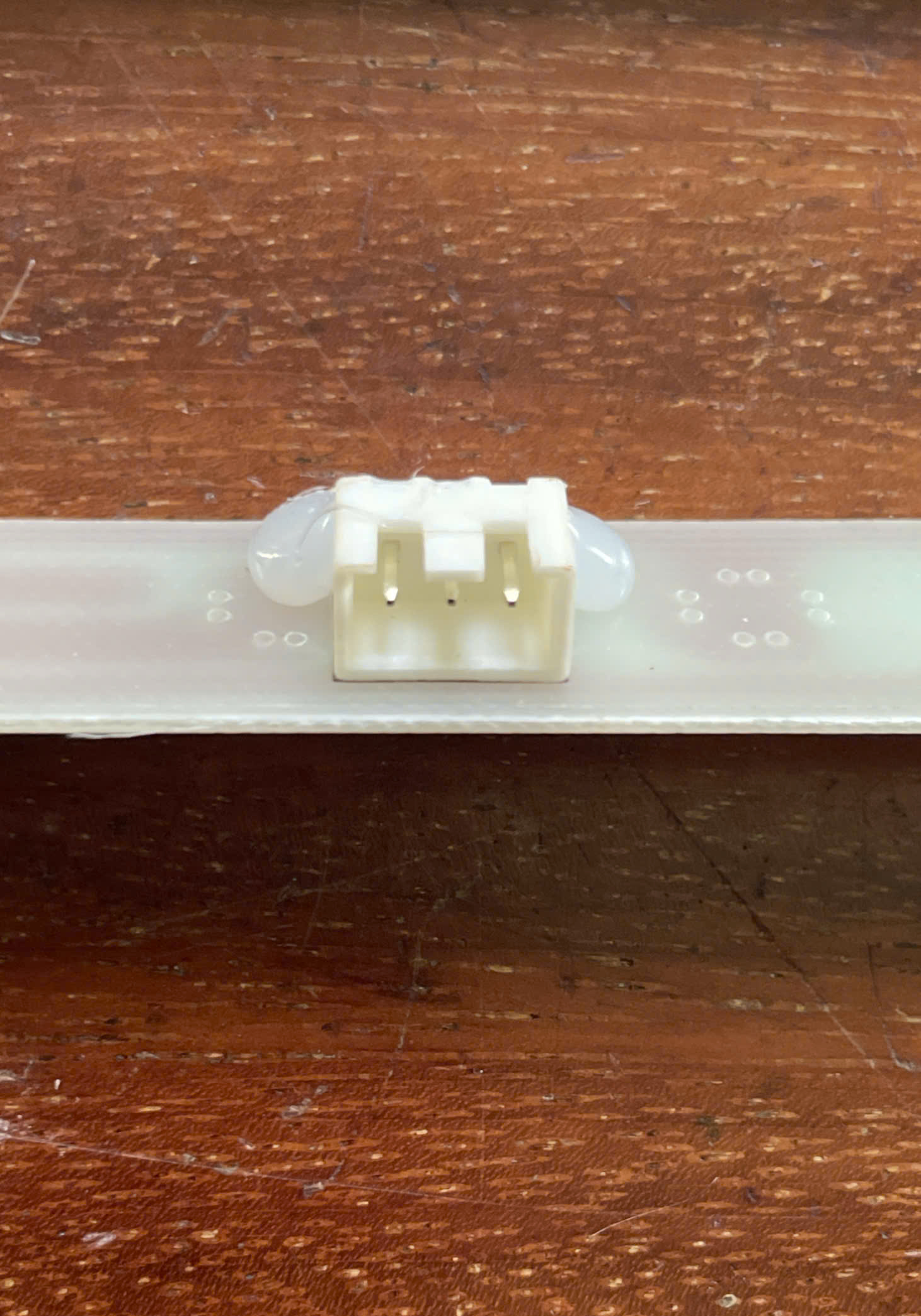 MẠCH ĐÈN LED NGĂN MÁT TỦ LẠNH TOSHIBA GR-RF681WI/680WI/669WI/670WI/605WI/610WE – HÀNG CHÍNH HÃNG