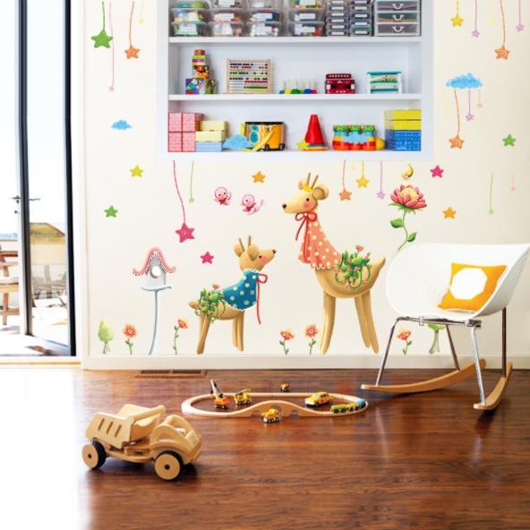 Decal trang trí tường - Mẹ con nai nhỏ nhắn