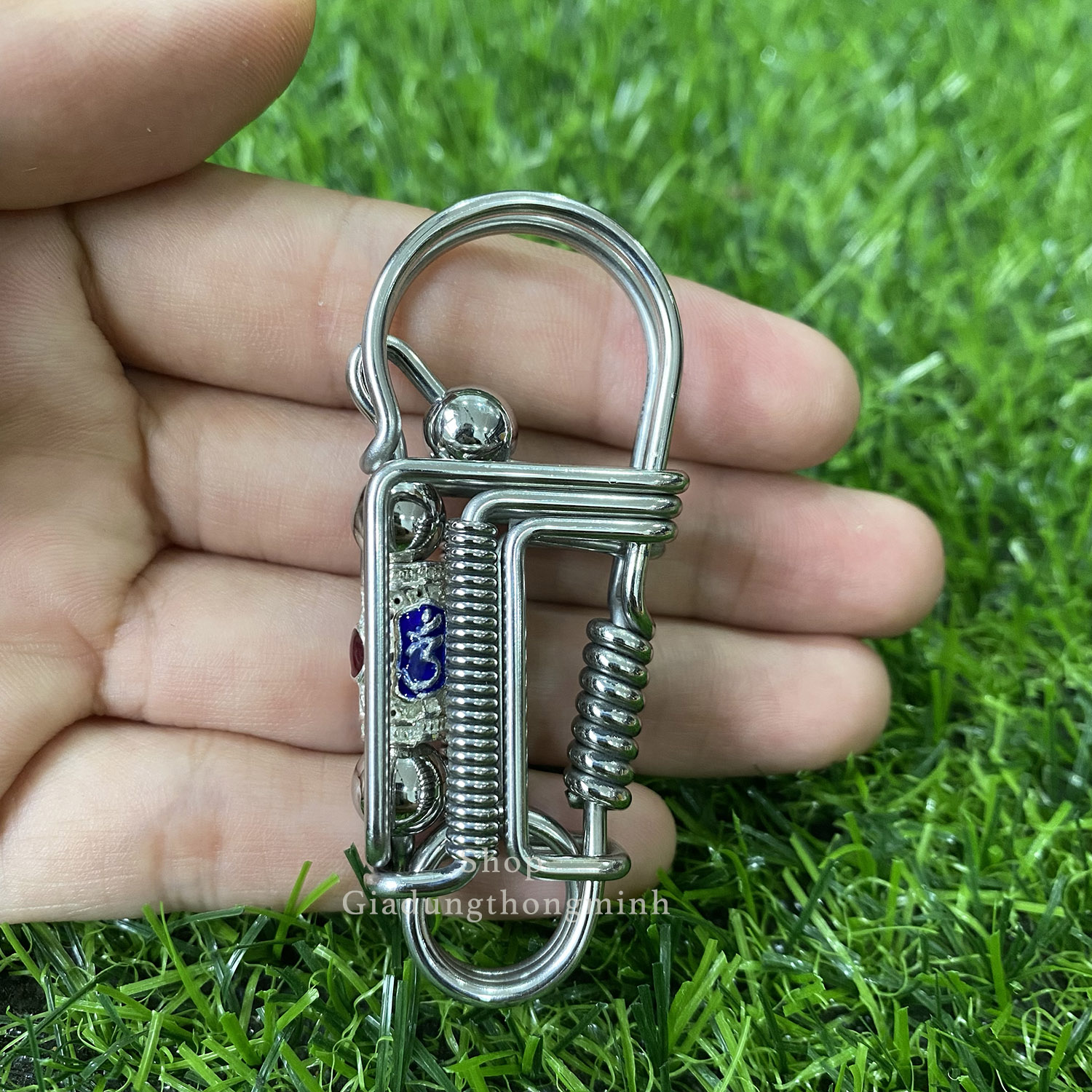 Móc Khóa Ô Tô họa tiết Tím bằng Inox 304 không gỉ Cao Cấp Hàng Việt Nam,Hàng làm thủ công tỉ mỉ , Màu Inox nguyên bản rất Sang và Sạch Sẽ ,Càng Dùng Càng Sáng - Móc khóa Xe Máy bền đẹp