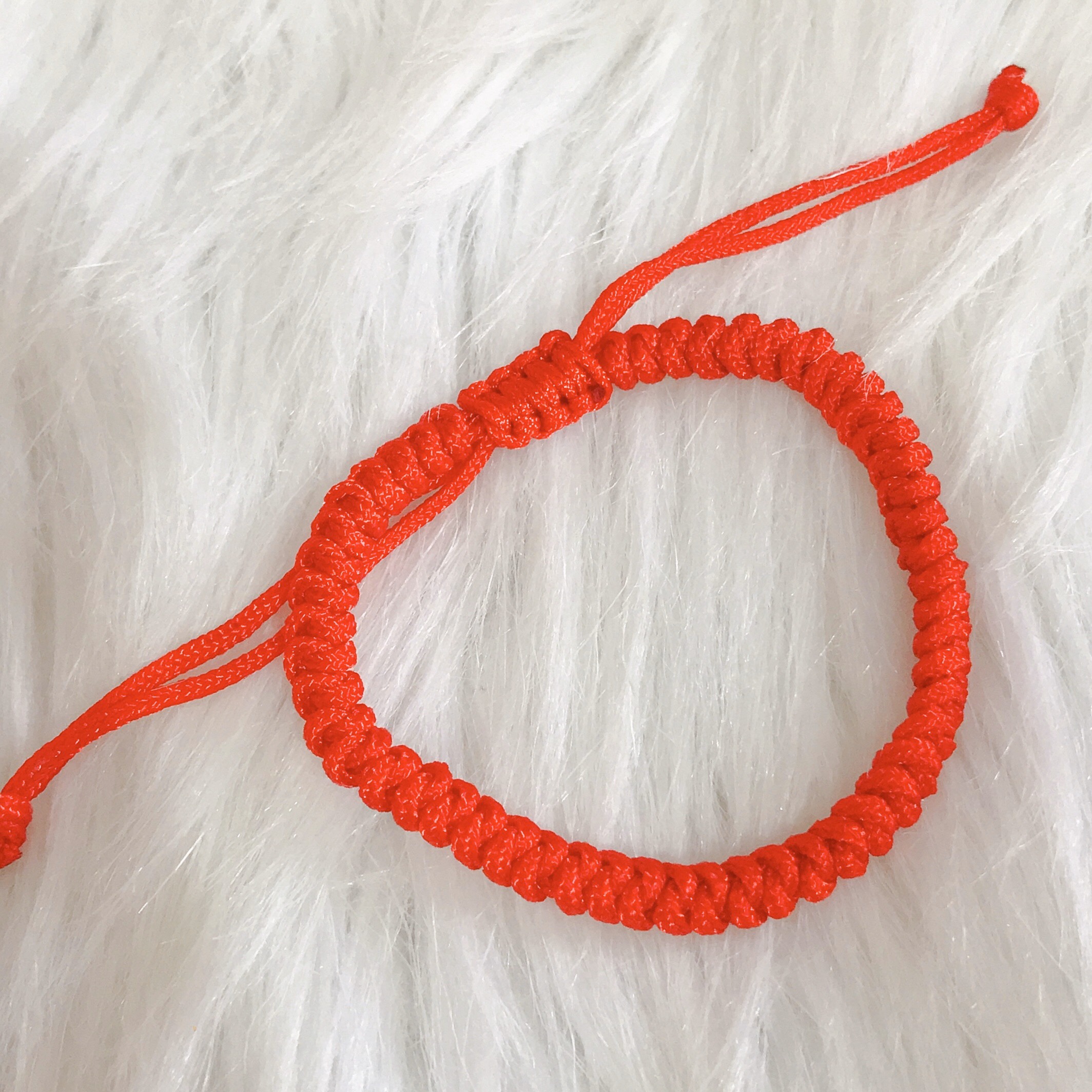 Vòng Tay Dây Bện Màu Đỏ May Mắn Có Thể Điều Chỉnh Handmade Thời Trang Cho Cặp Đôi - Vòng Tay Dây Đỏ May Mắn Thời Trang