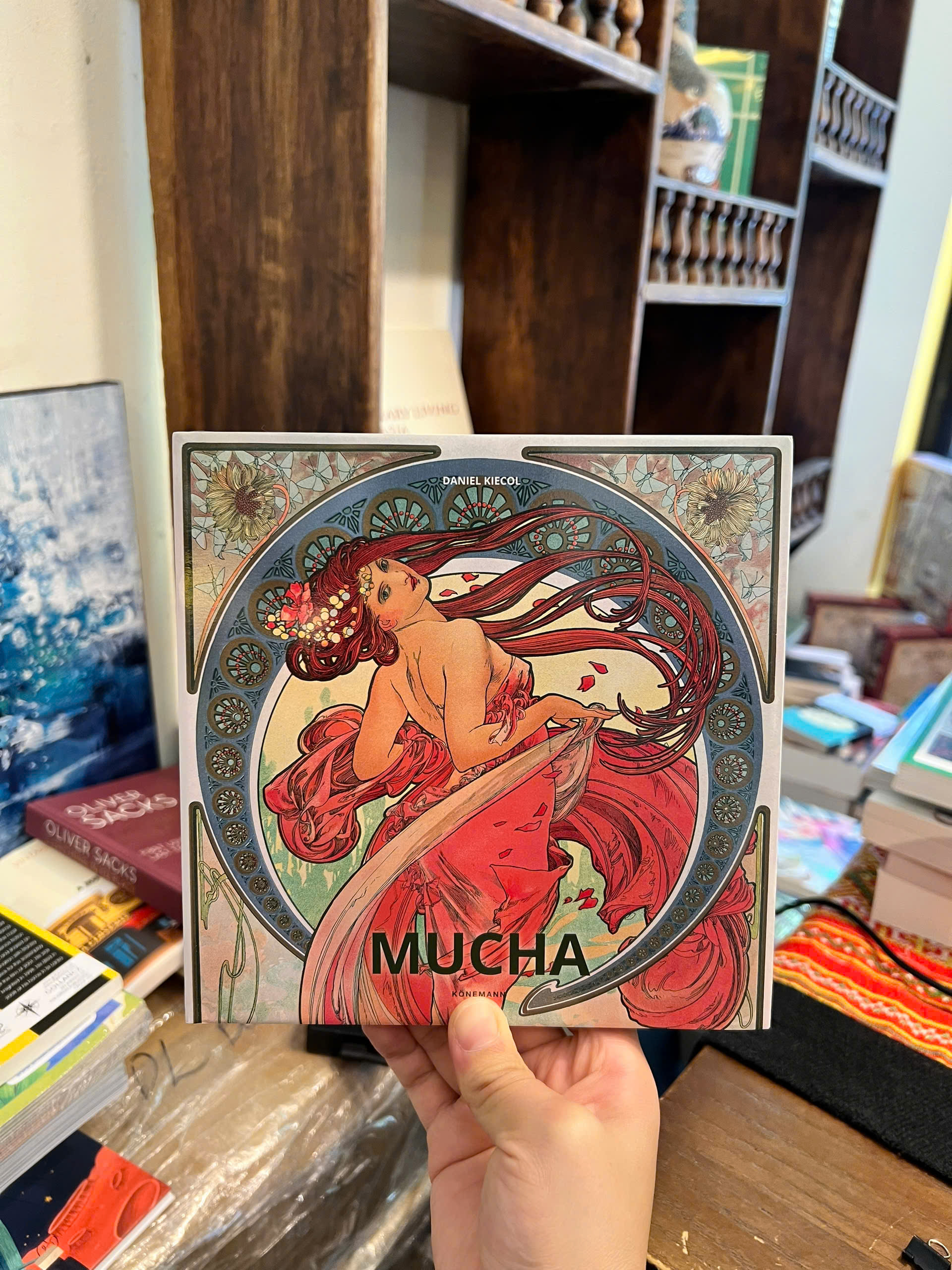 Sách - Mucha by Daniel Kiecol | Art & Design / Ngoại văn Bìa cứng / Nhập khẩu UK / Nghệ thuật