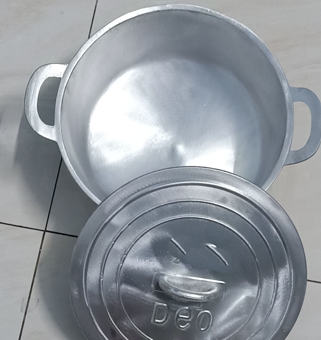 Nồi gang đúc bằng khuân sắt đường kính miệng 26 cm 