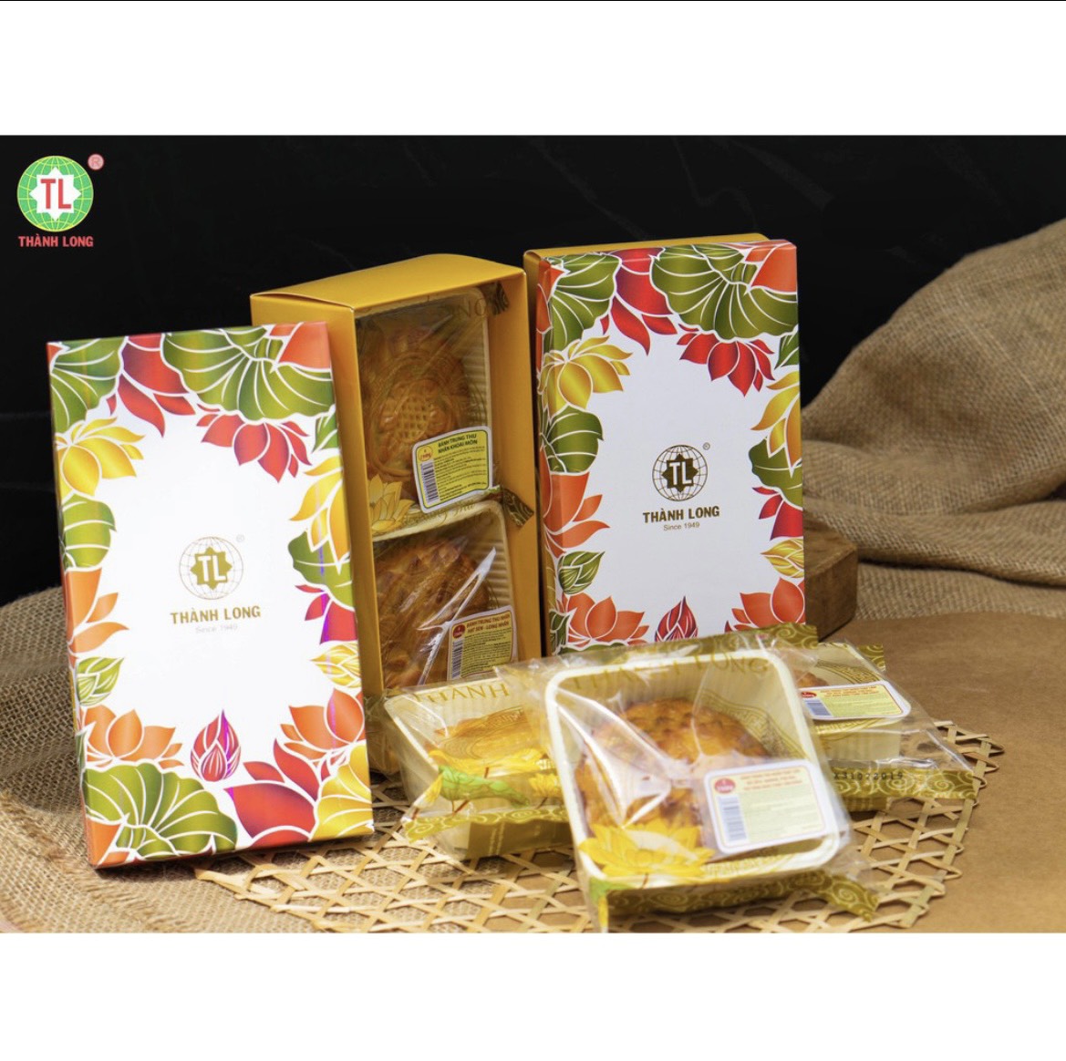 Hộp Bánh Trung Thu 2 bánh 1 trứng 150g - Thành Long - Combo Super A7 (300G) - VIỆT NAM