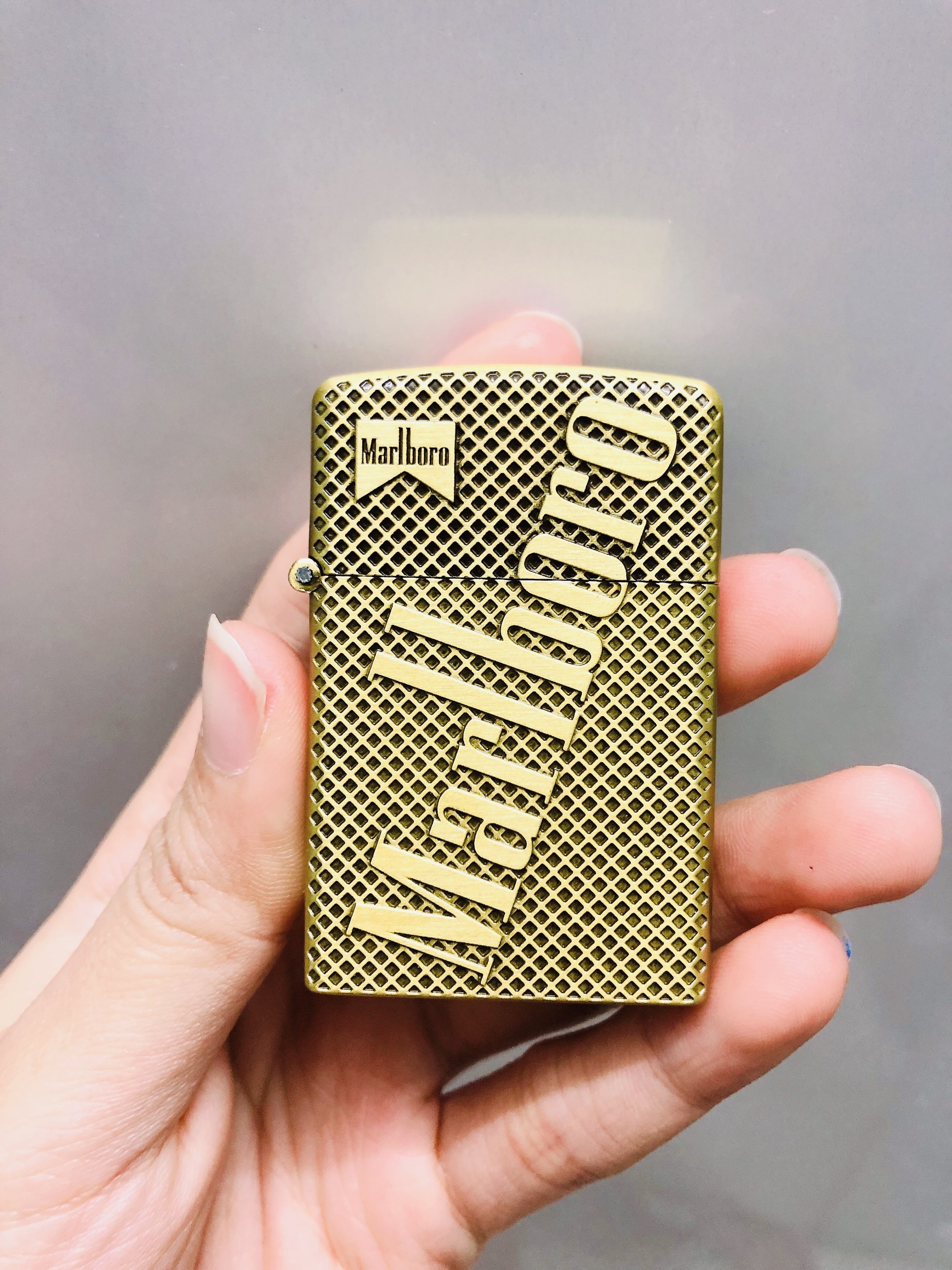 Hột quẹt bật lửa khè khắc nổi Logo MARLBORO 139 kim loại nguyên khối - xài gas