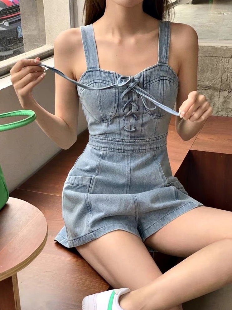 ĐẦM JUMPSUIT GIẢ VÁY NGẮN SET QUẦN YẾM 2 DÂY CỔ U ỐNG RỘNG JEANS DÂY ĐAN NGỰC + ÁO SƠ MI TRẮNG TAY NGẮN ĐI TIỆC DẠO PHỐ ĐI CHƠI