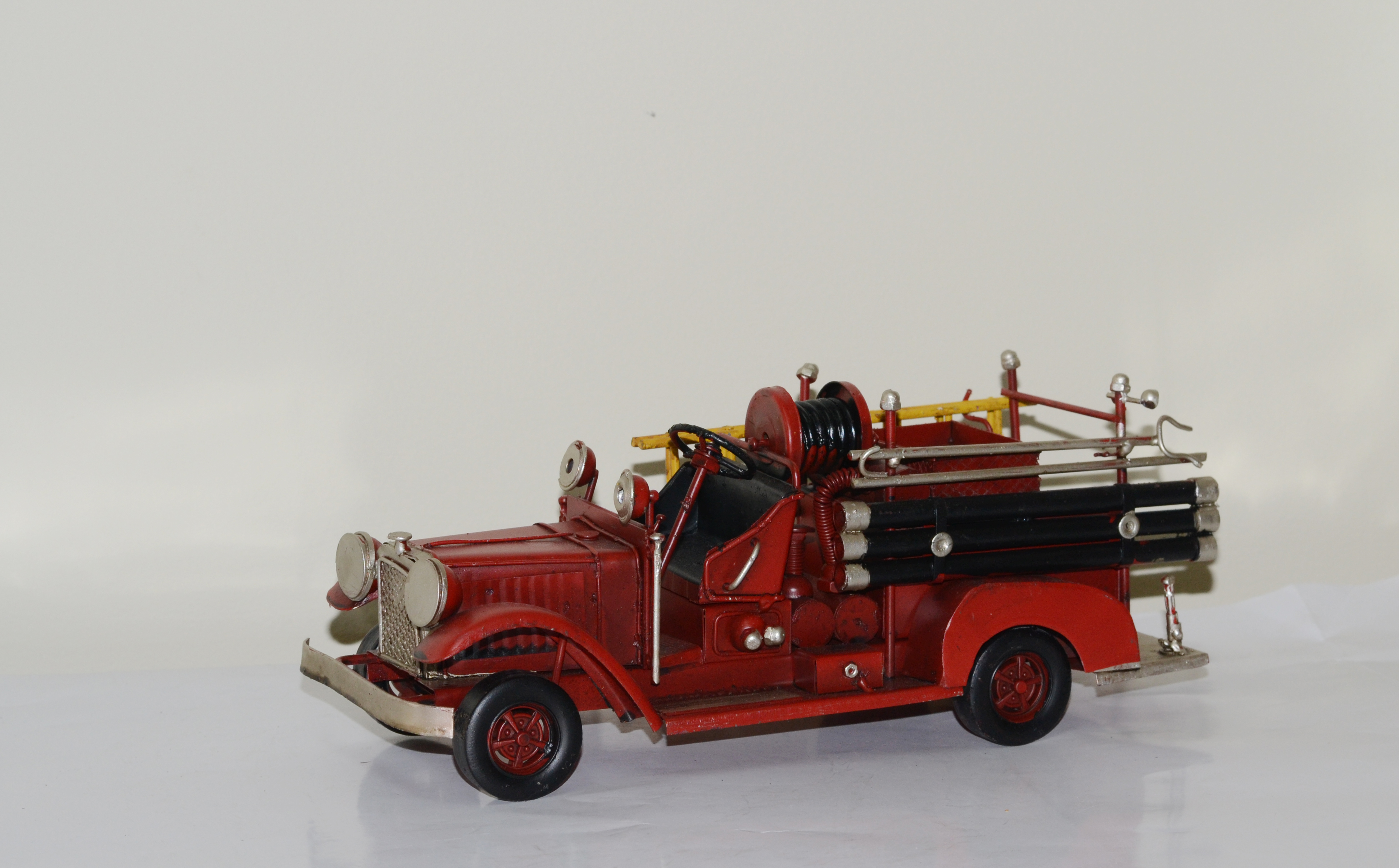 Mô hình xe cứu hỏa kim loại trưng bày/ Fire Truck Metal Decoration Handmade (1904D-1645)