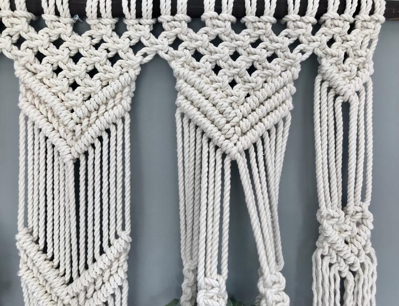 Dây  Macrame treo 3 chậu cây cảnh, lọ hoa trang trí treo tường. Nghệ thuật tết dây thủ công . Dây  Macrame treo 3 chậu cây cảnh, lọ hoa trang trí treo tường. Nghệ thuật tết dây thủ công . DTM03