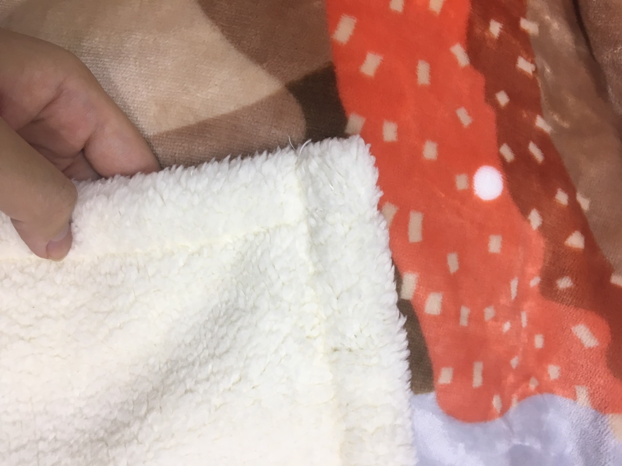 Chăn lông cừu đắp mùa đông siêu ấm cho bé