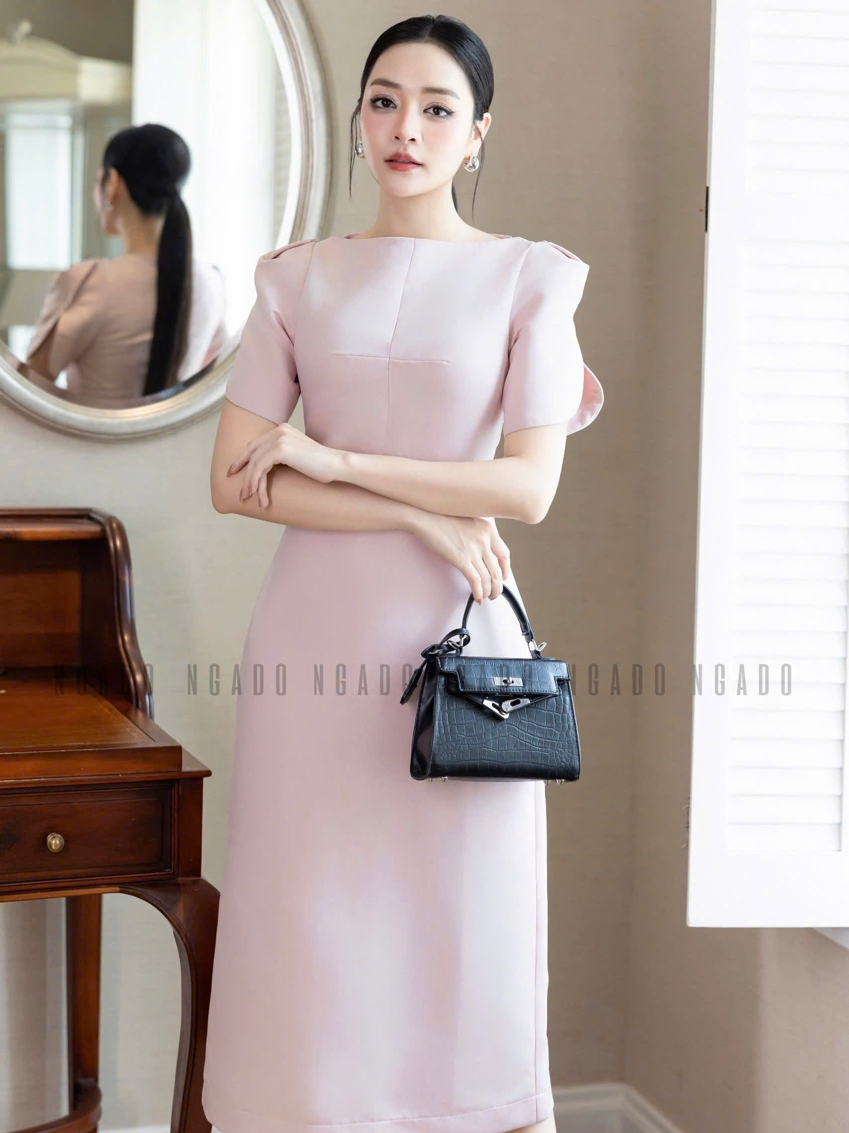 Đầm hồng cổ thuyền NGADO