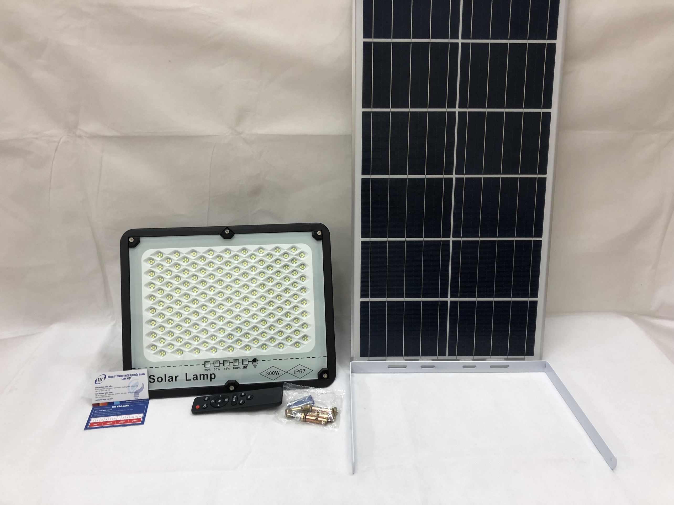 Đèn Năng Lượng Mặt Trời 300W - Tiêu Chuẩn IP67 Chống Thấm Nước, Kiểu Ánh Sao Chống Chói, Có Remote