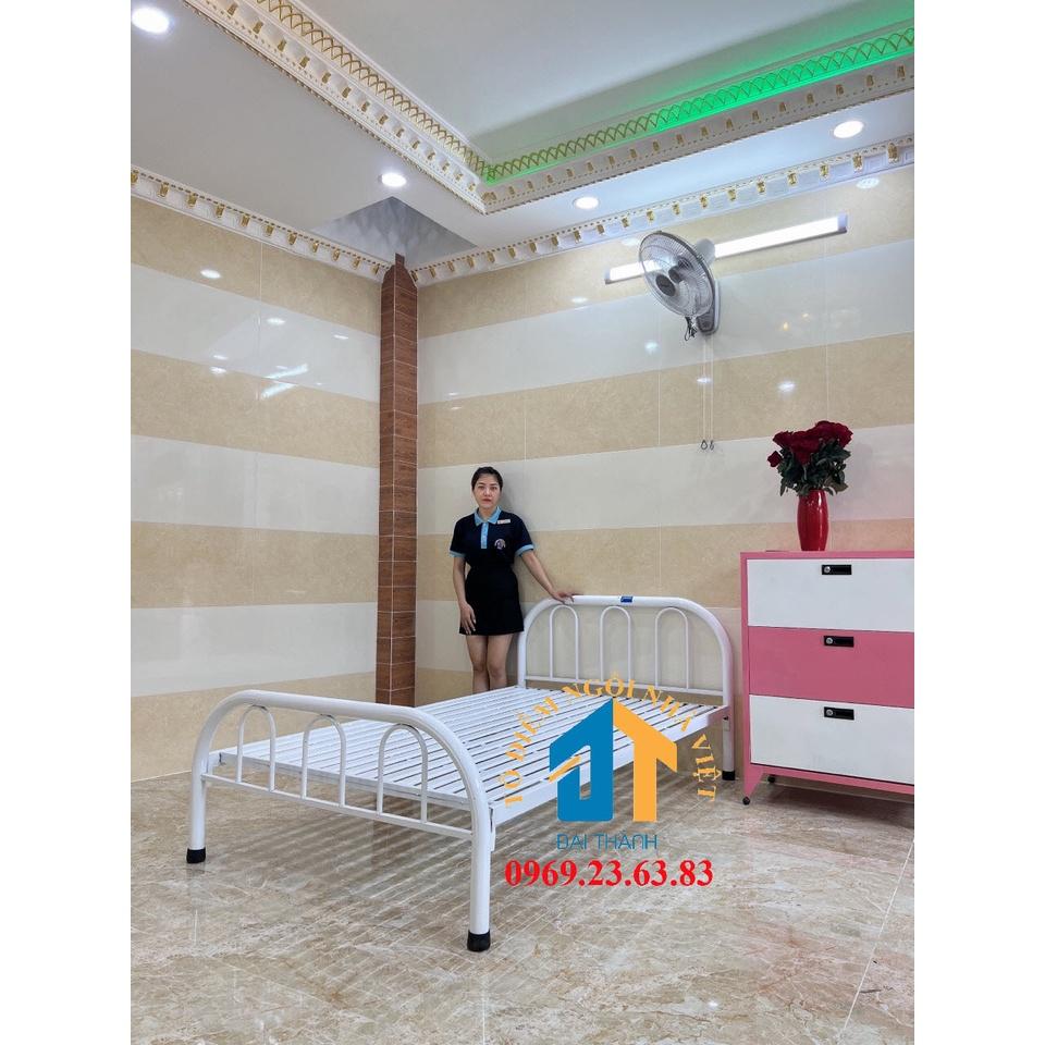 Giường sắt chữ u màu trắng 1mx2m Đại Thành