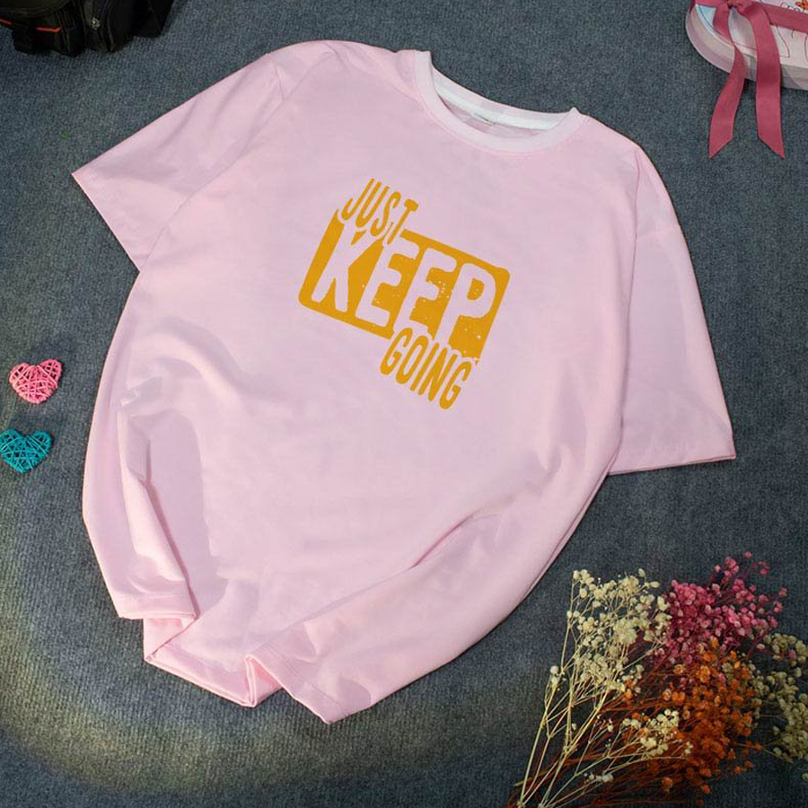 Áo Thun Nữ Màu Xanh Rêu In Chữ JUST KEEP GOING