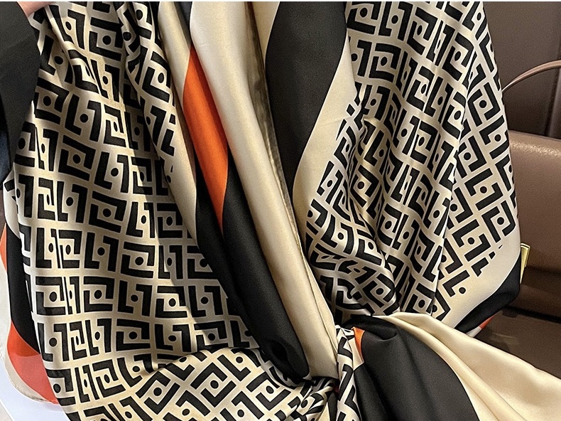 KHĂN CHOÀNG LỤA DÁNG DÀI CỰC SANG PHONG CÁCH TÂY ÂU SANG XỊN MỊN MÃ 08