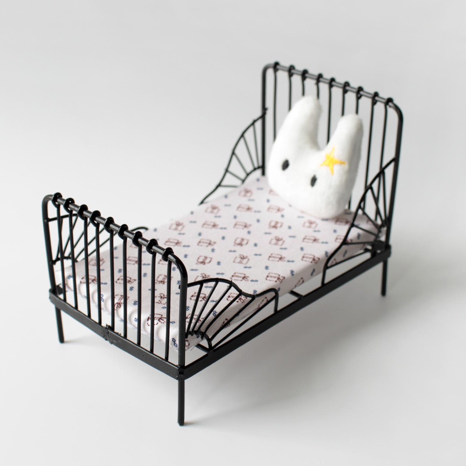 1/12 Mini Dollhouse Furniture Bed Simulation for Children Room Decor