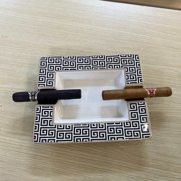 Gạt Tàn Angelo (20 x 17 x 3 cm) Hàng chính hãng