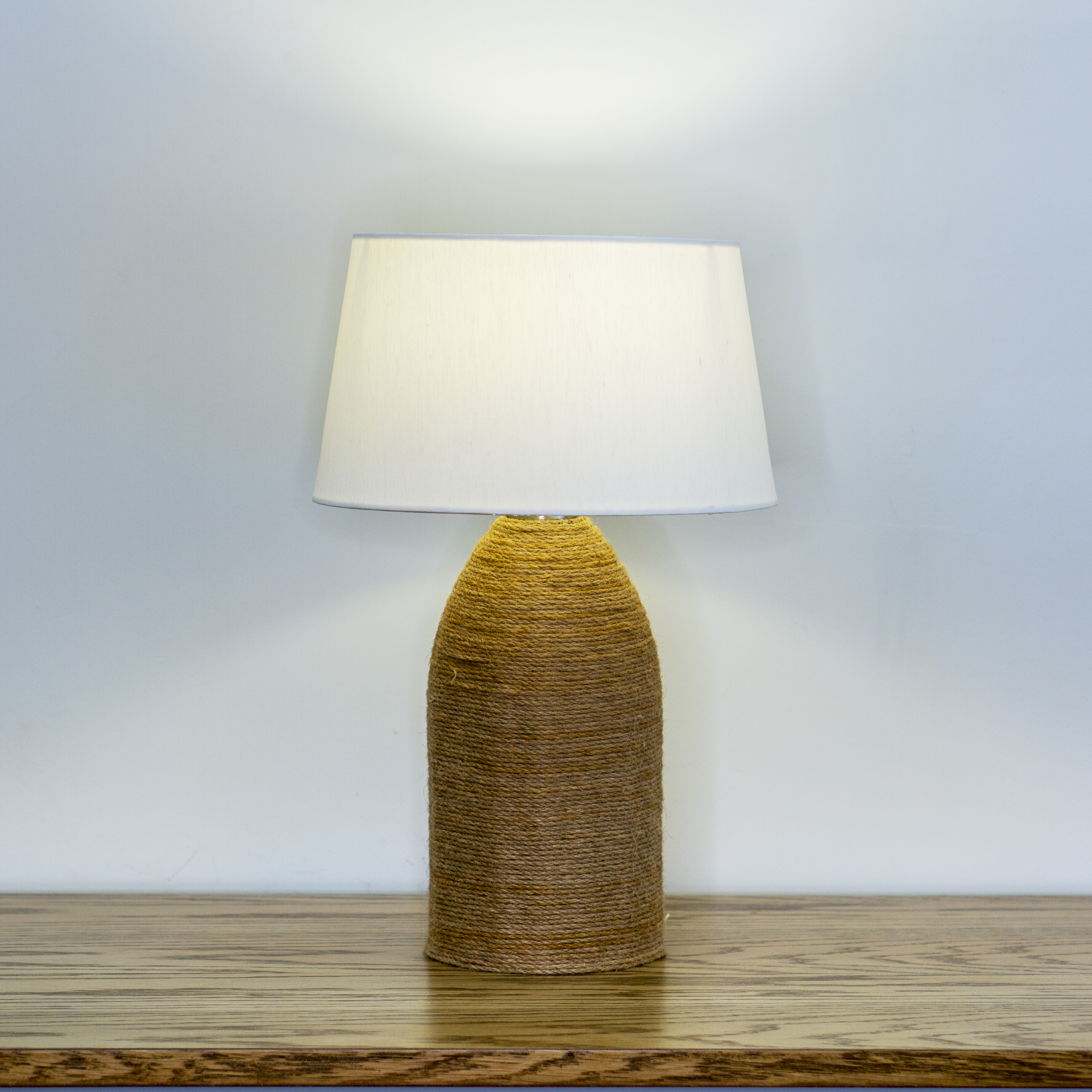 Đèn bàn décor Chân bầu dây thừng