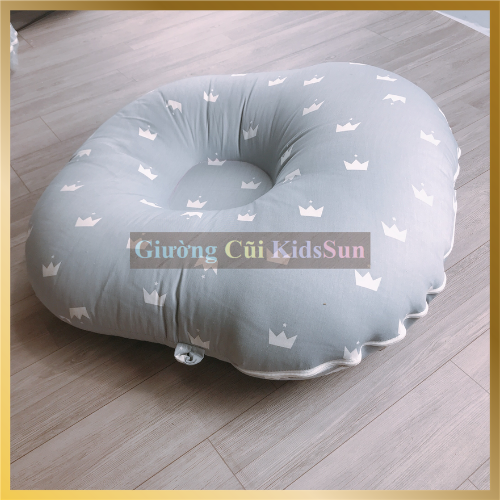 Gối Chống Trào Ngược Cho Bé - Ruột Bông - Vỏ Cotton Mềm Mịn - Nhiều Màu Sắc - Kèm Gối Chống Lõm Đầu