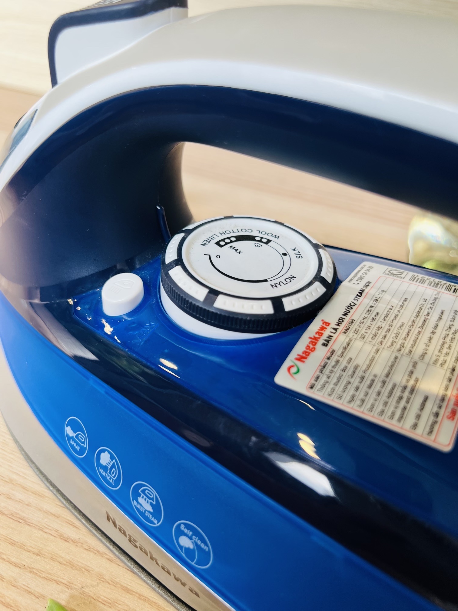 Bàn Ủi Hơi Nước Nagakawa NAG1505 - Hàng Chính Hãng