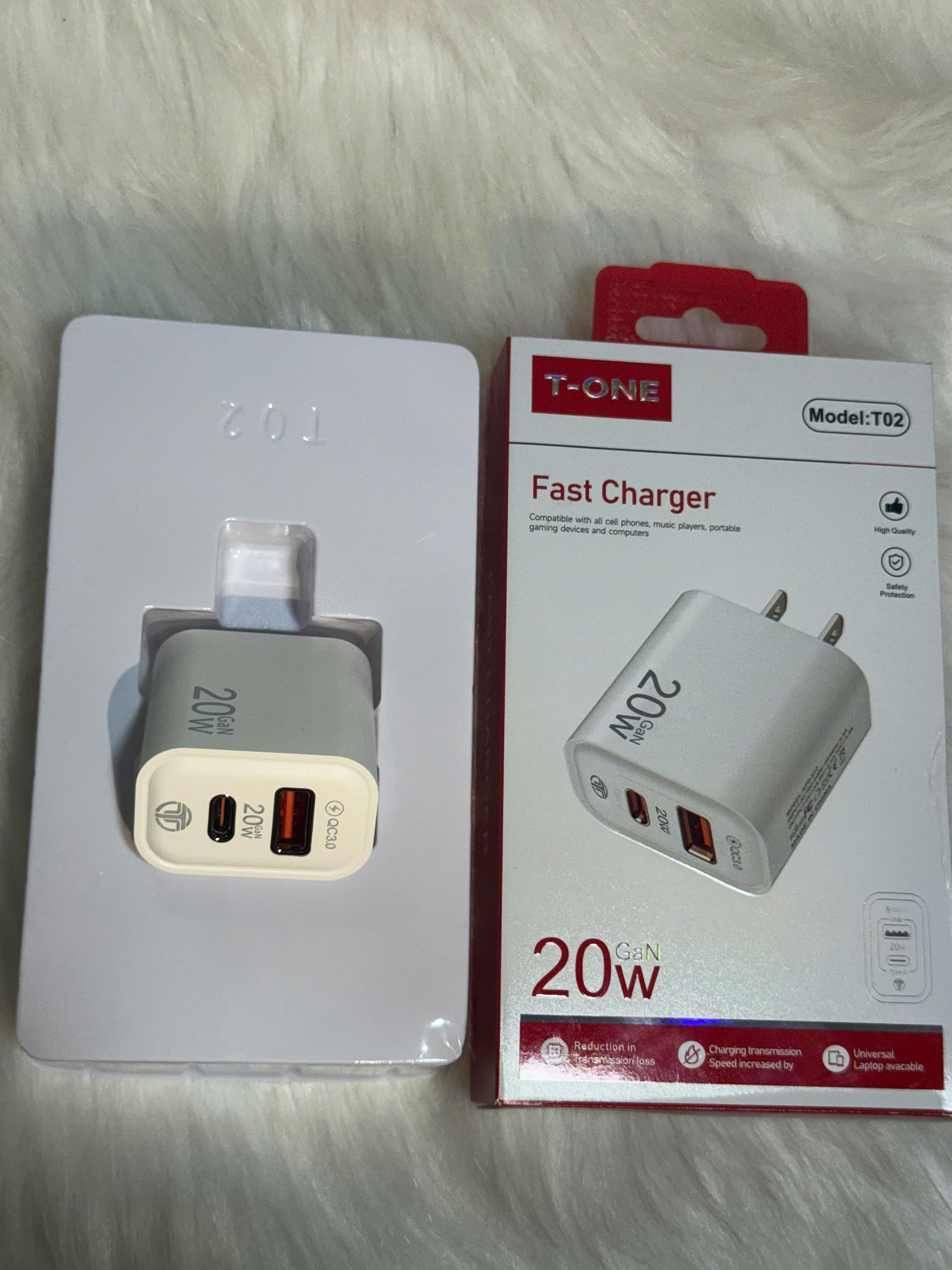 Củ Sạc Nhanh 20W GaN gồm cổng Type-C và USB, Hỗ Trợ QC3.0, Sạc Nhanh, nhỏ gọn, tiện mang theo - Hàng nhập khẩu