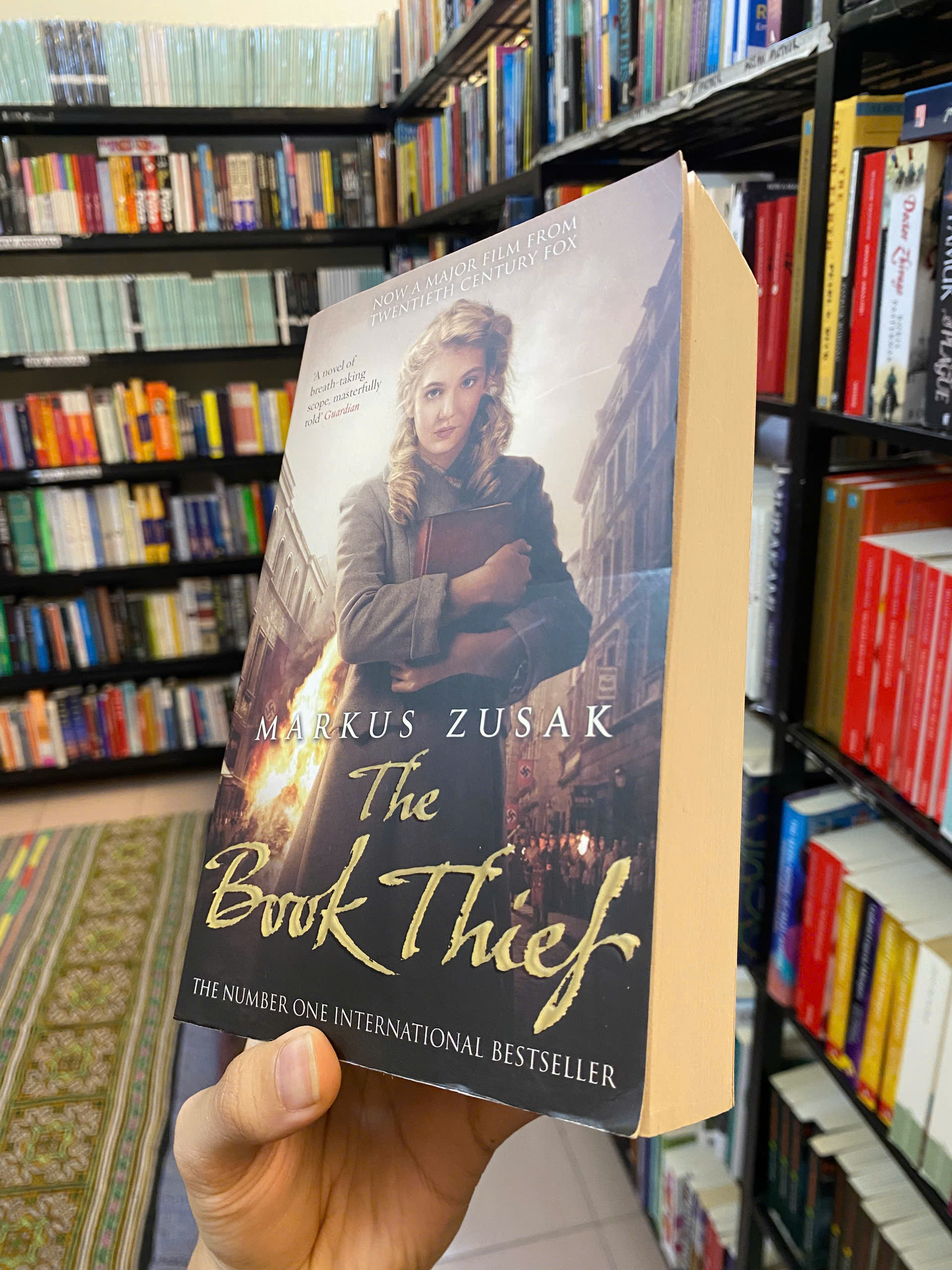 Sách - The Book Thief by Markus Zusak | Best of #BookTok / The #1 International Bestseller