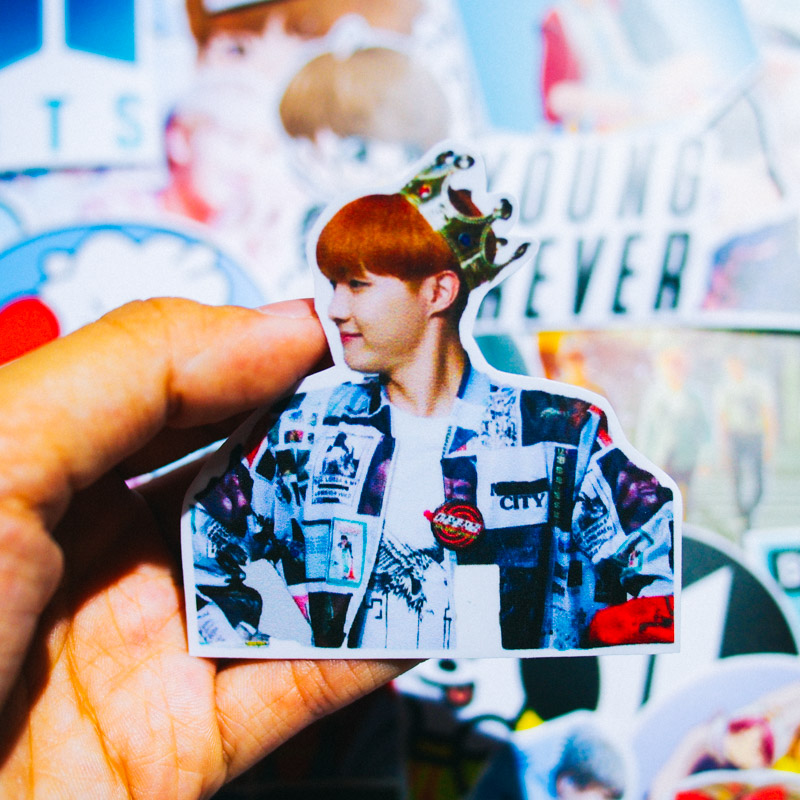 Set 100 sticker hình dán laptop mũ bảo hiểm xe máy xe hơi chủ đề - KPOP BTS Boyband