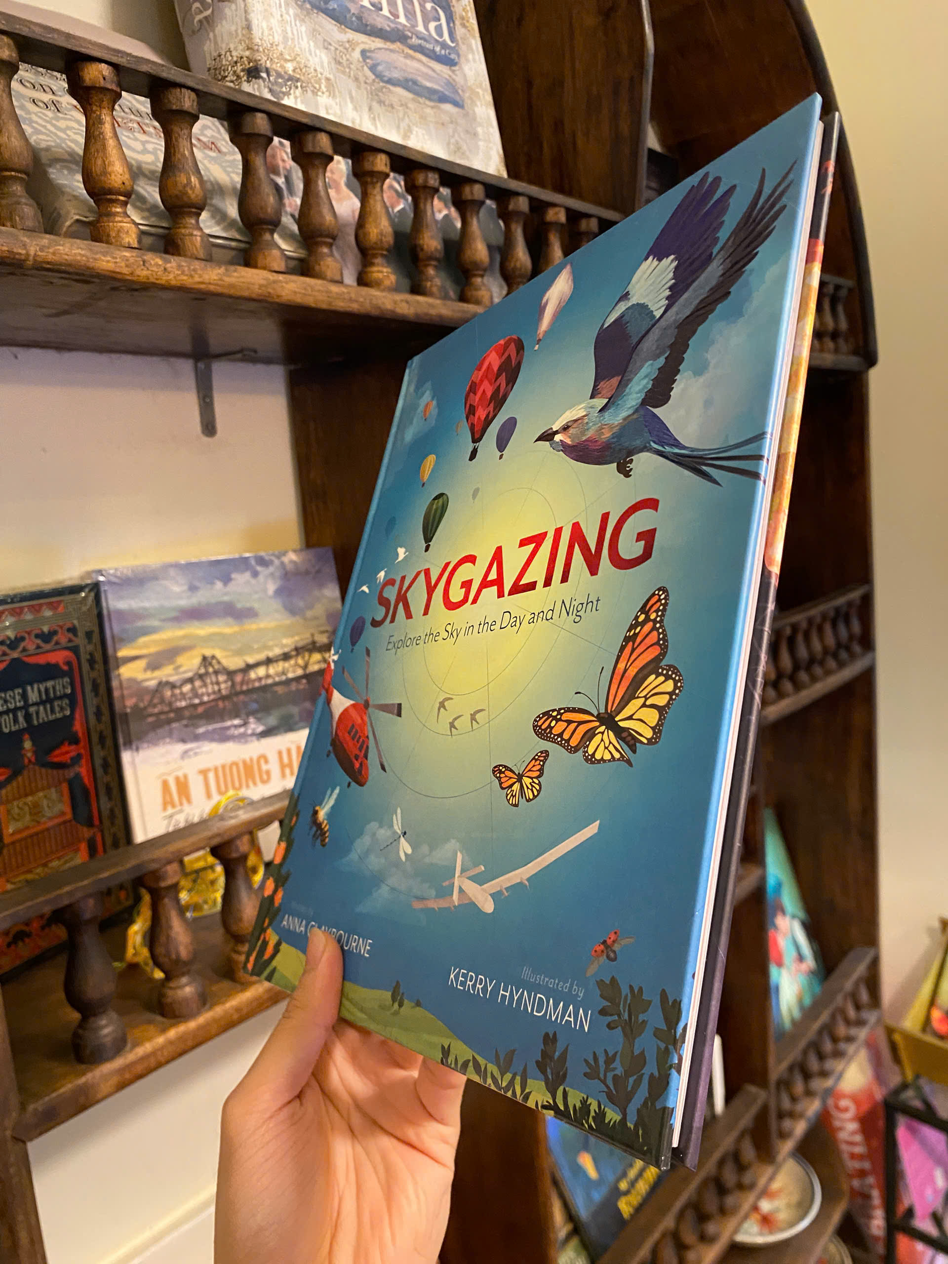 Sách - Skygazing: Explore the Sky in the Day and Night by Anna Claybourne | Children's Science Book