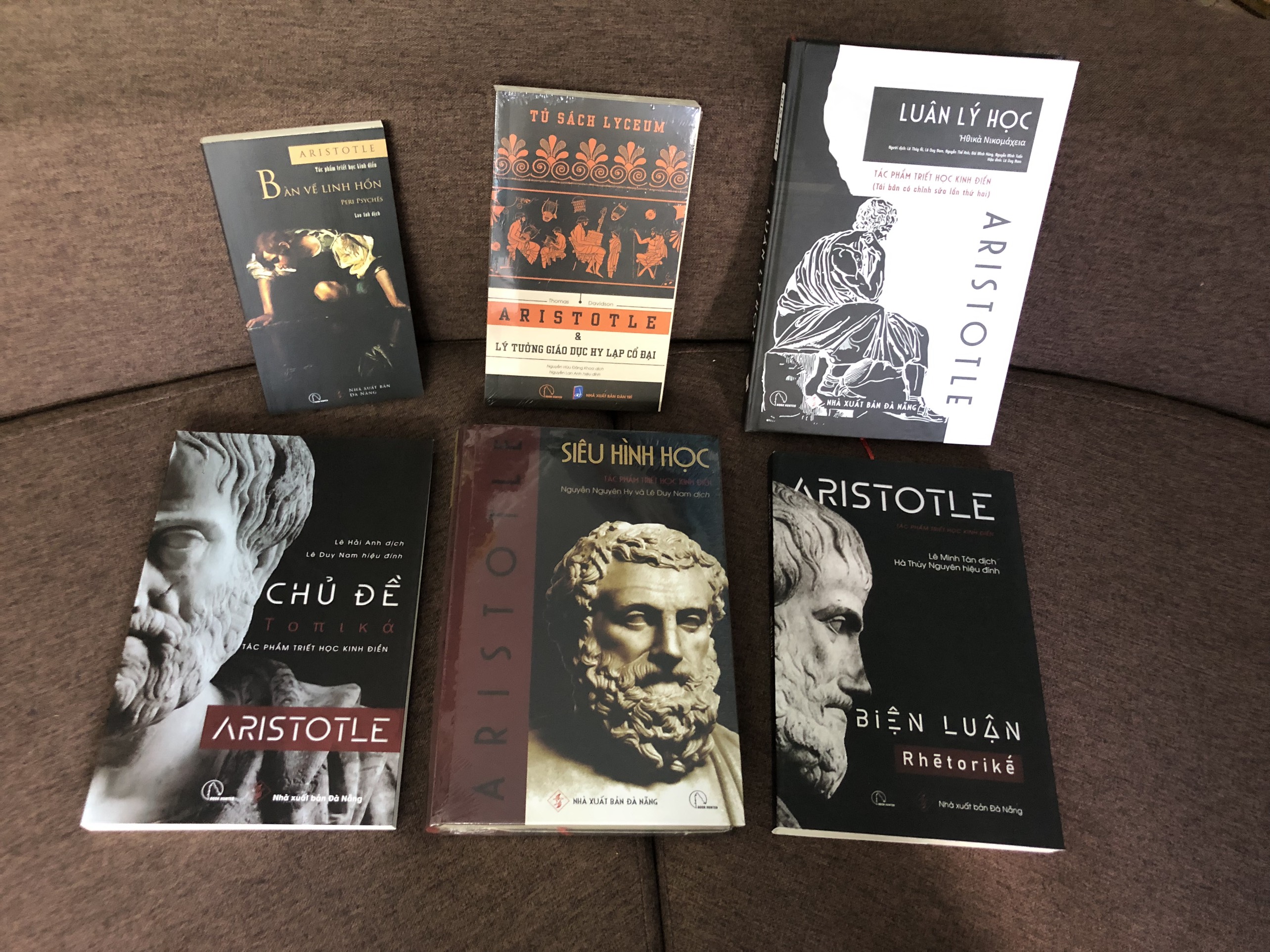 Bộ 6 cuốn ARISTOTLE triết học kinh điển: Siêu hình học + Luân lý học + Biện luận + Chủ đề + Bàn về linh hồn + Lý tưởng giáo dục Hy Lạp cổ đại