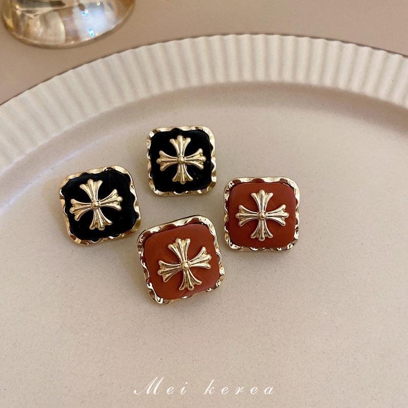 Khuyên tai nữ bông tai nữ phong cách vintage chữ thập đẹp Ring House